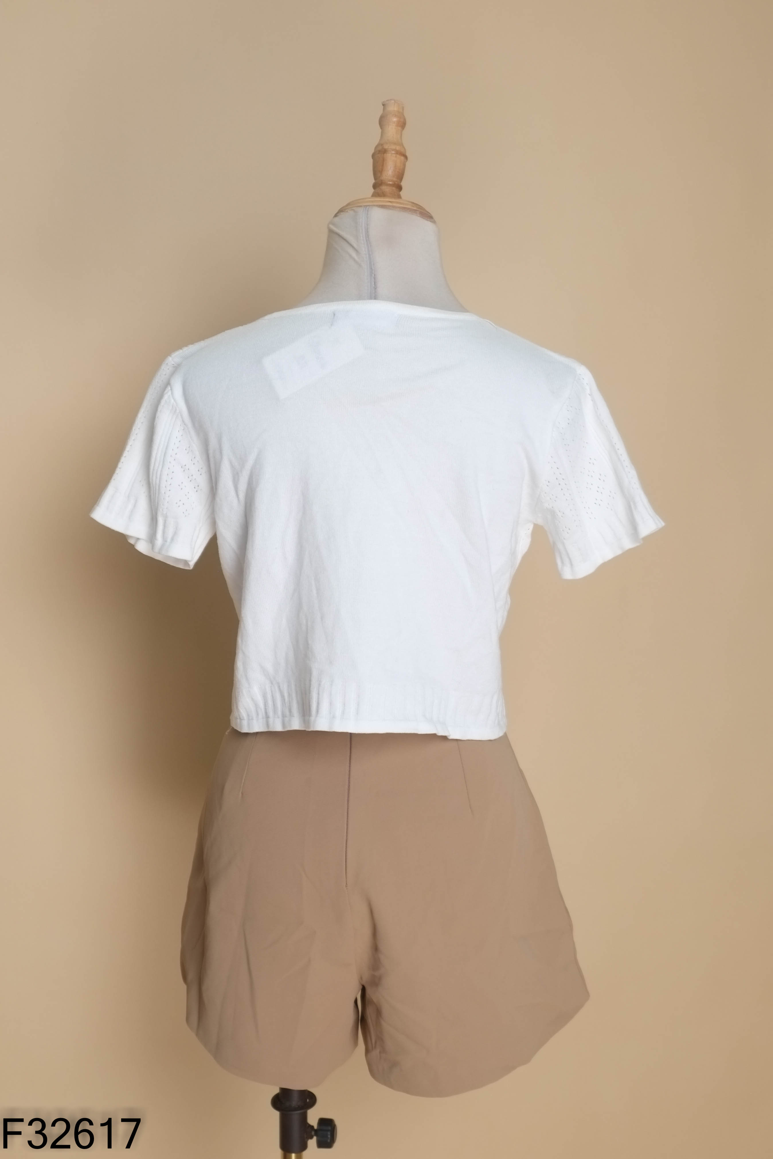 Set Áo cardigan trắng ren + Quần short nâu