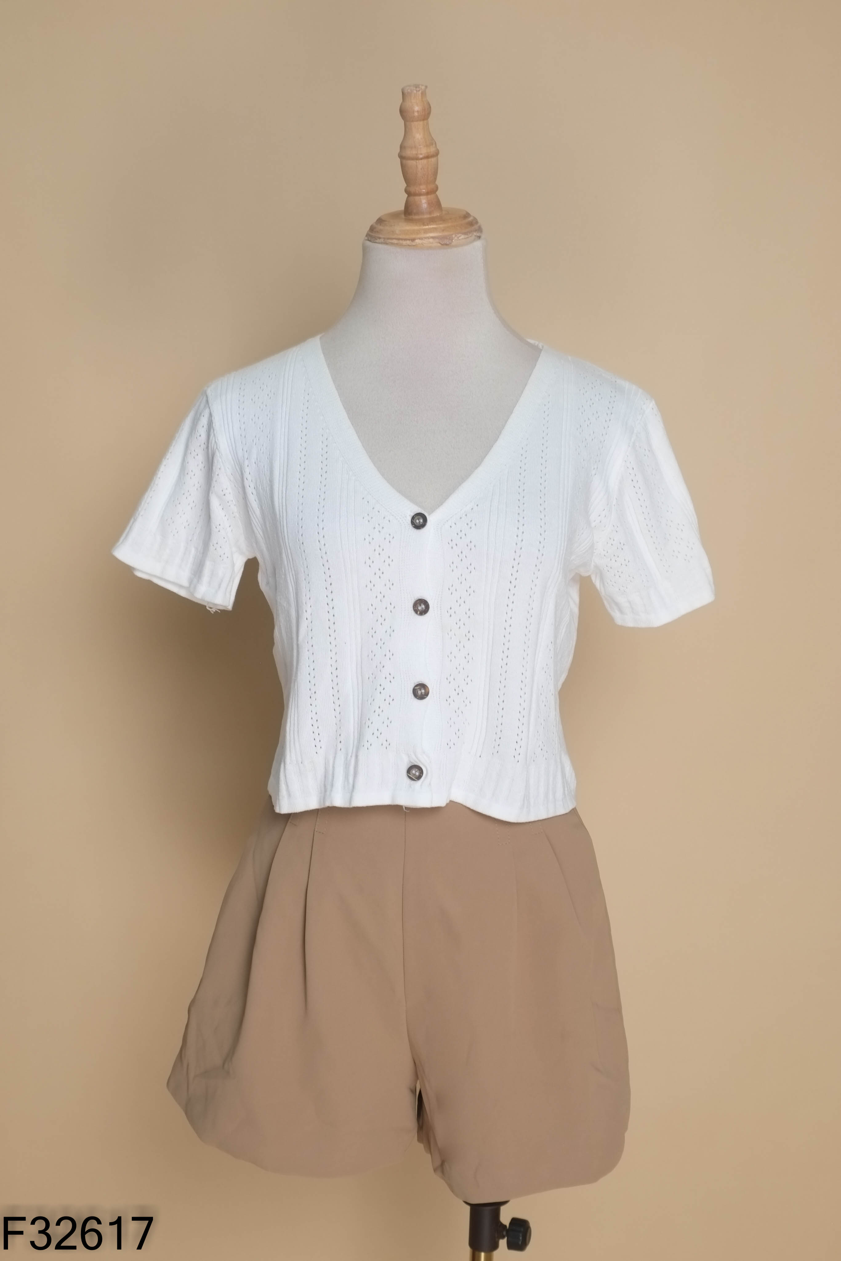 Set Áo cardigan trắng ren + Quần short nâu