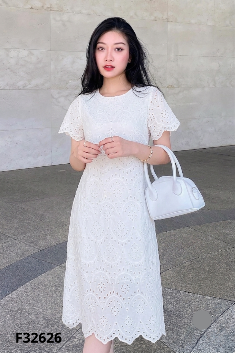 Váy trắng trơn cổ tròn