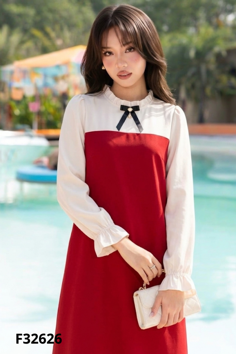 Váy đỏ cổ bèo phối be
