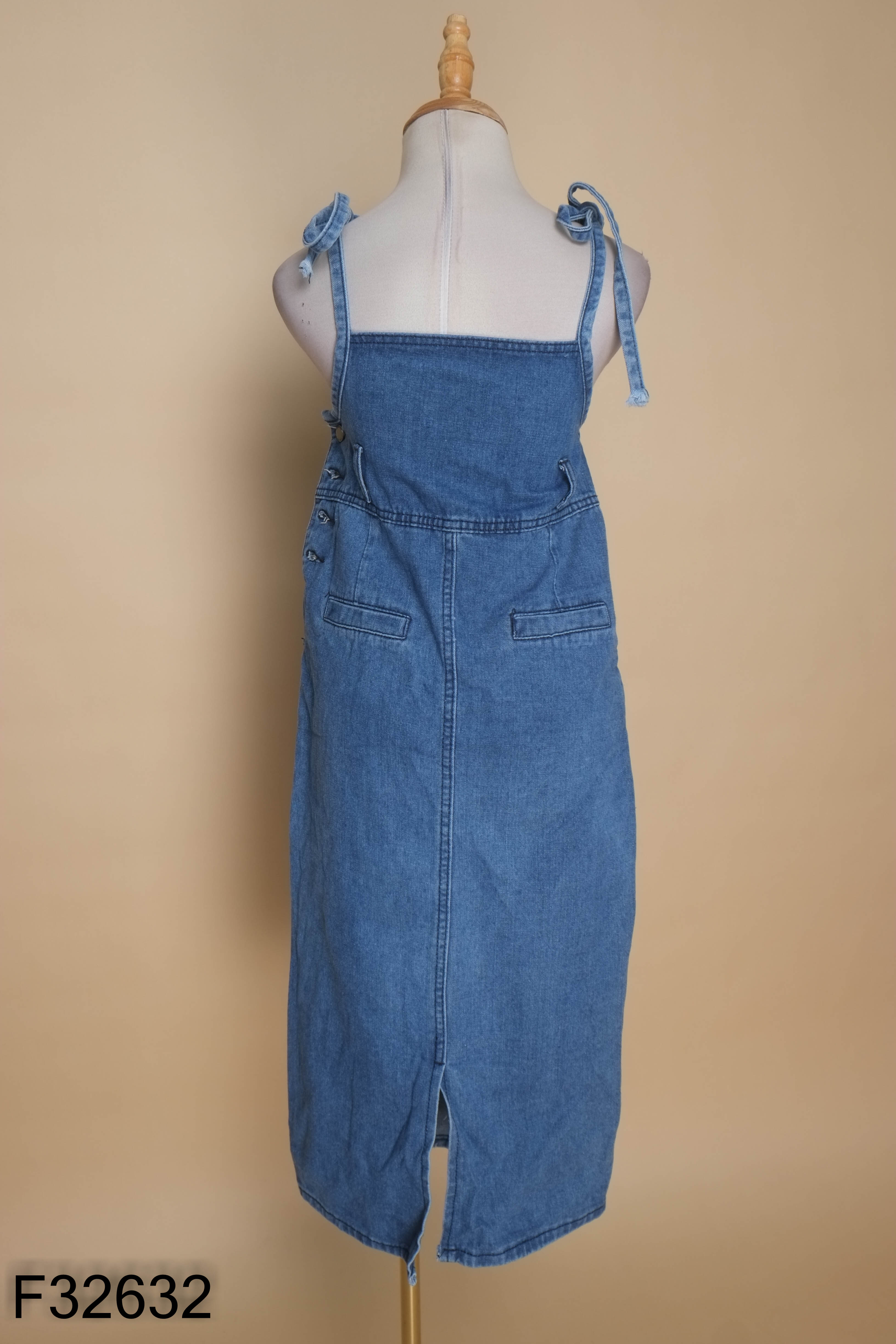 Váy yếm jeans xanh phối khuy