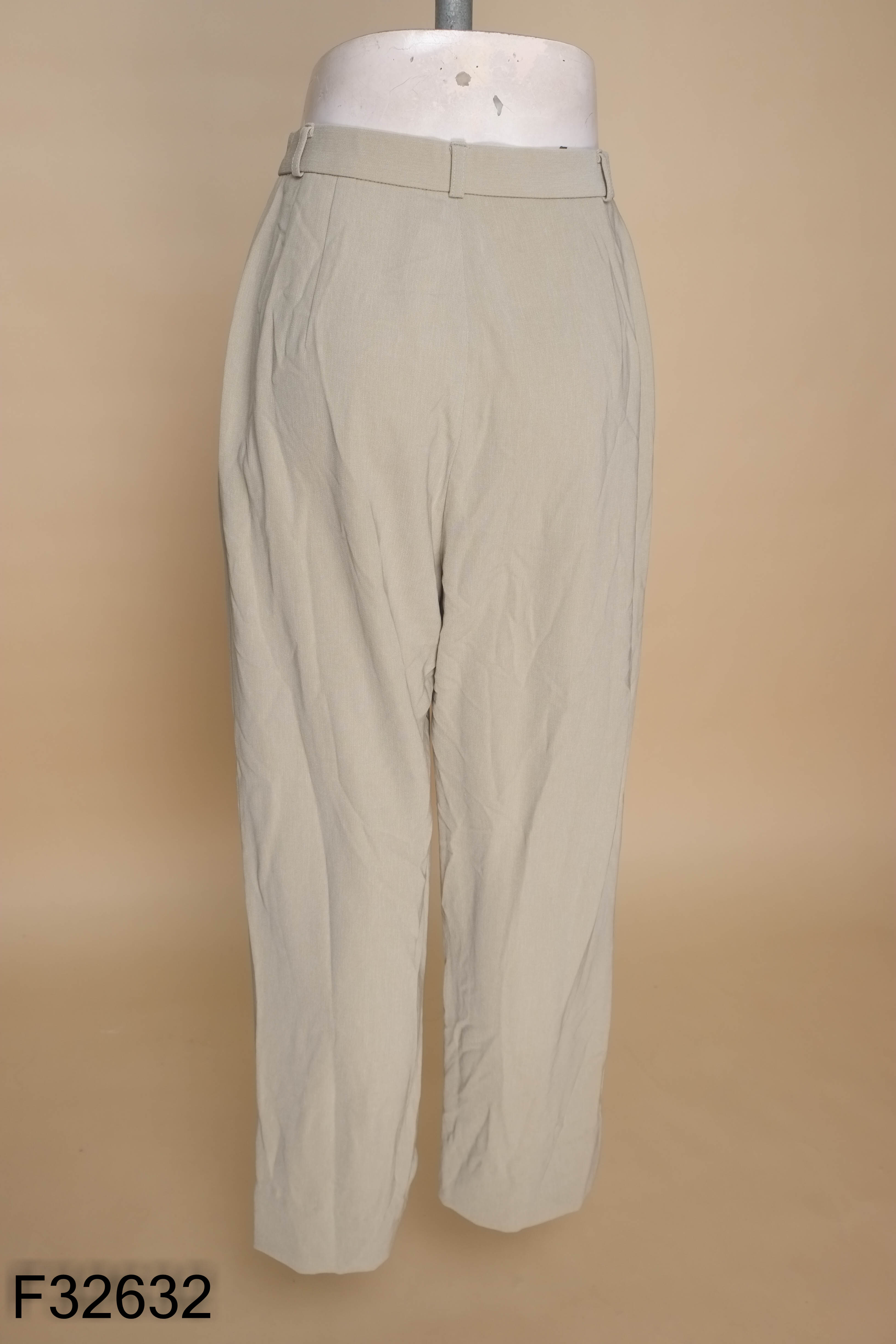 Quần kaki be dáng suông