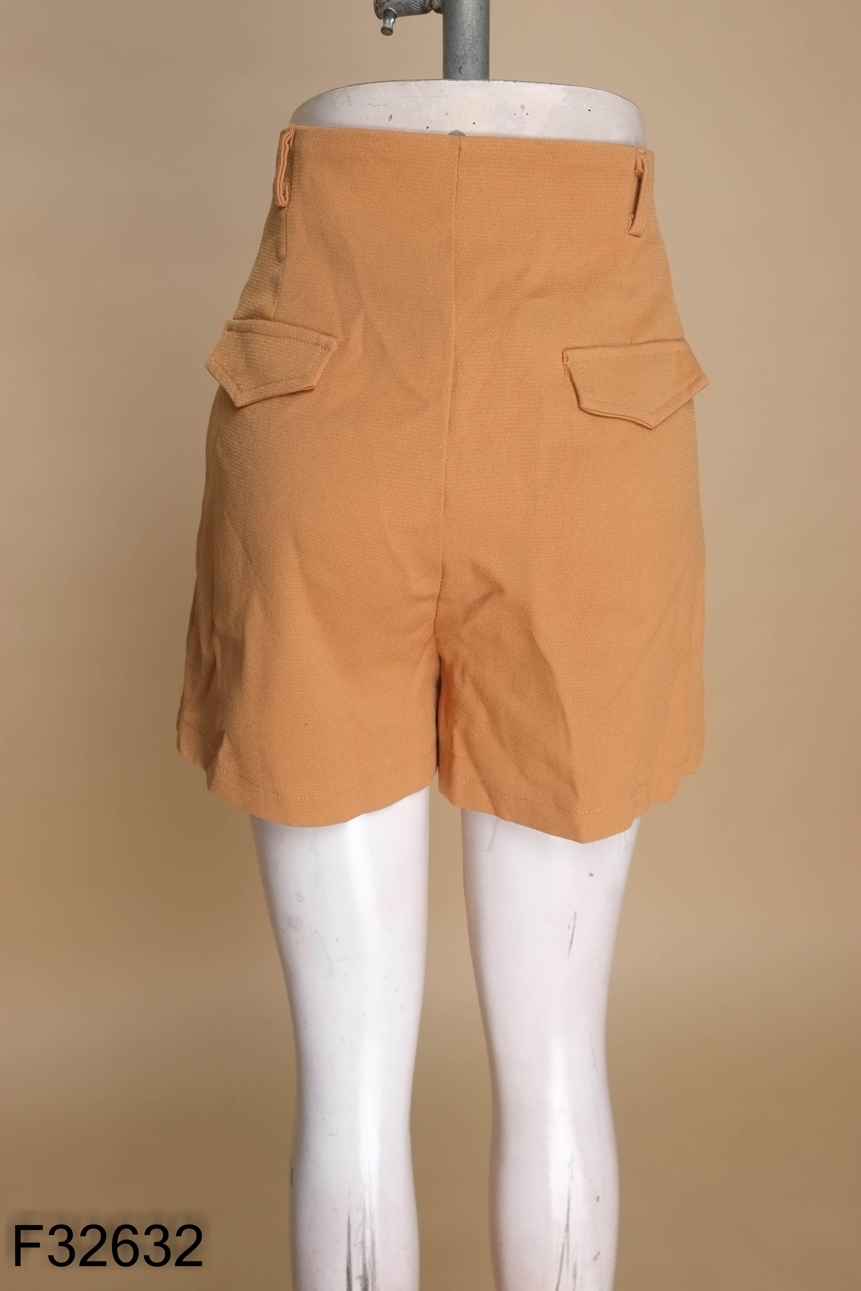 Quần shorts nâu trơn cạp cao