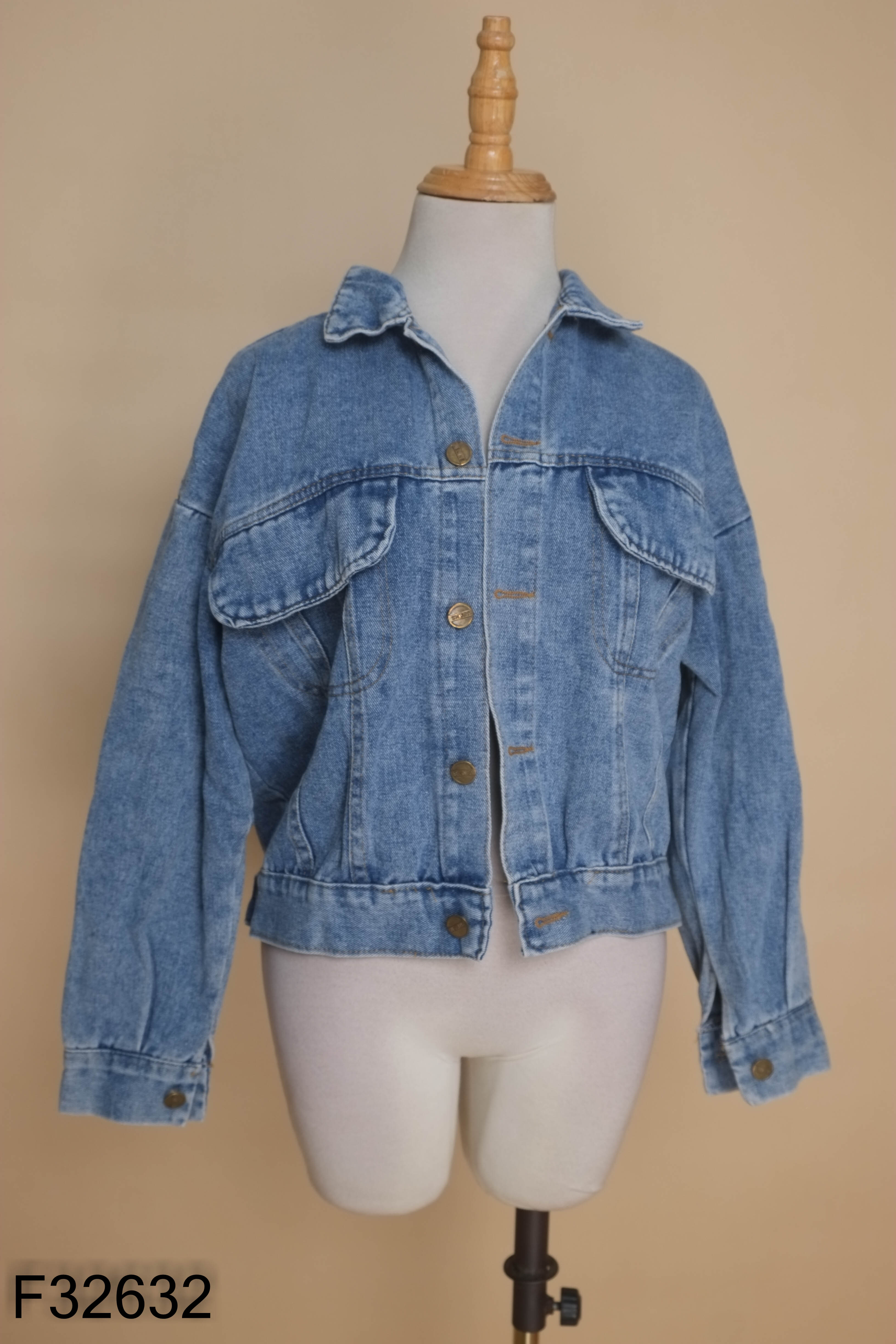 Áo khoác jeans xanh lửng phối túi