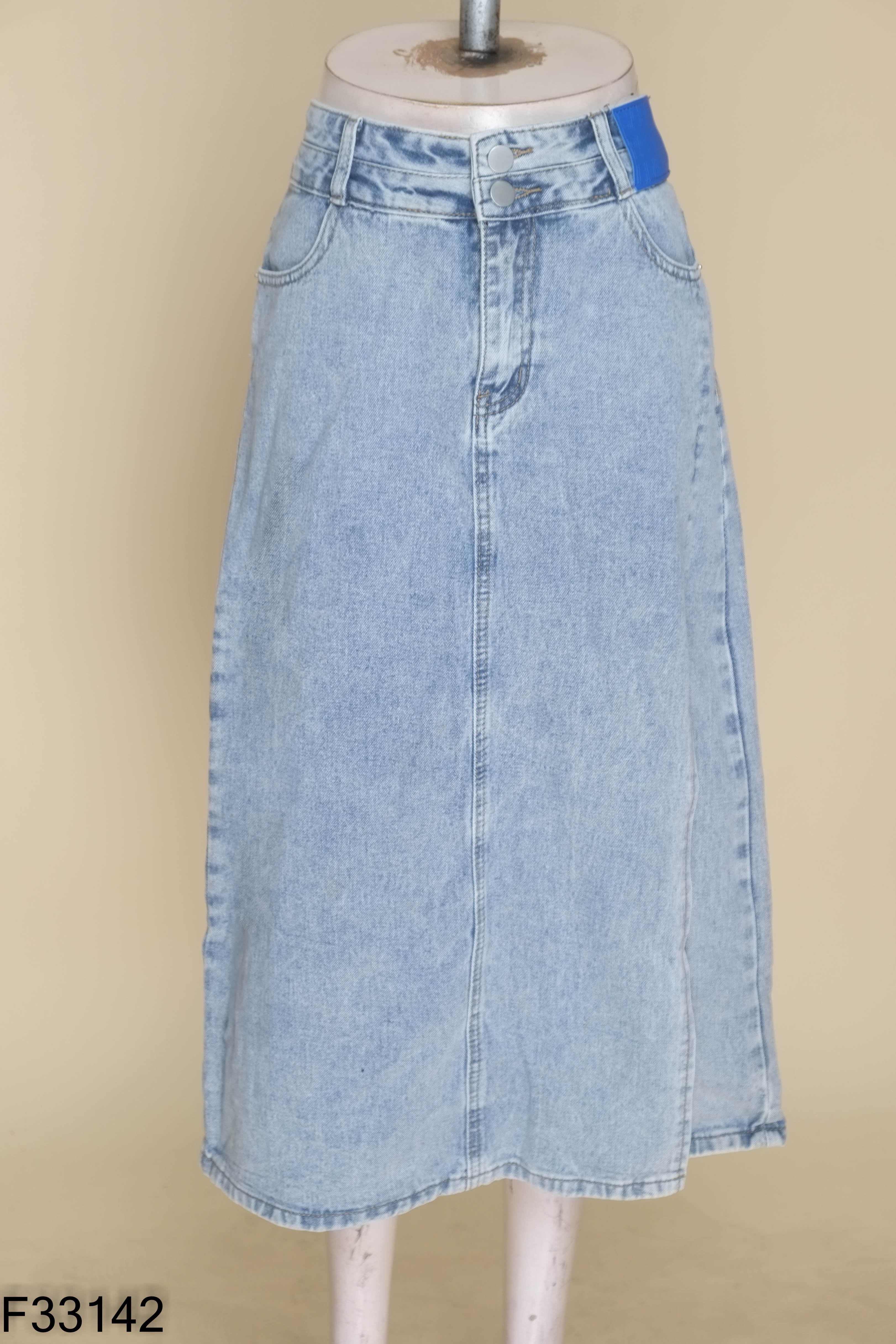 Chân váy jeans xanh xẻ tà