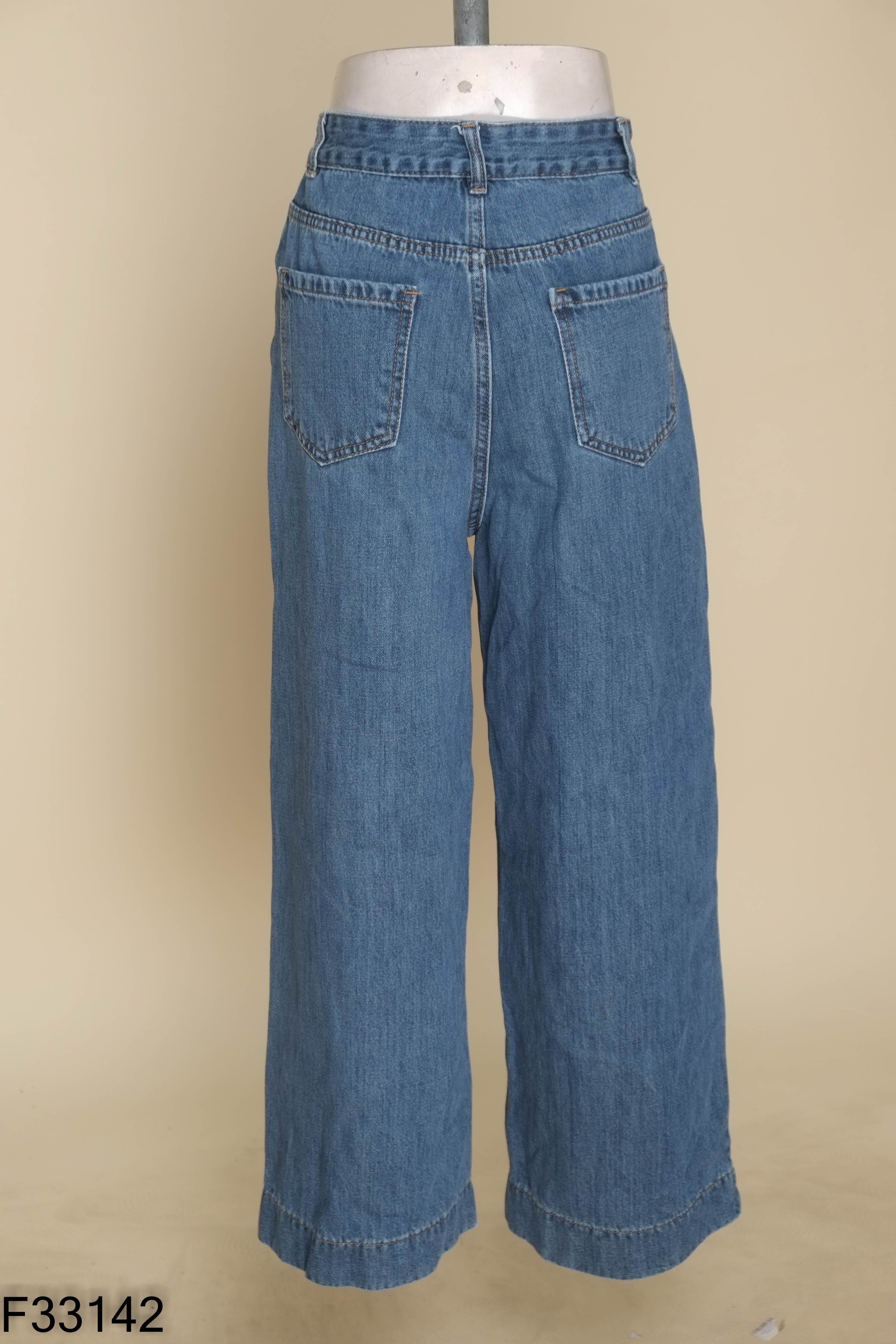 Quần jeans xanh suông