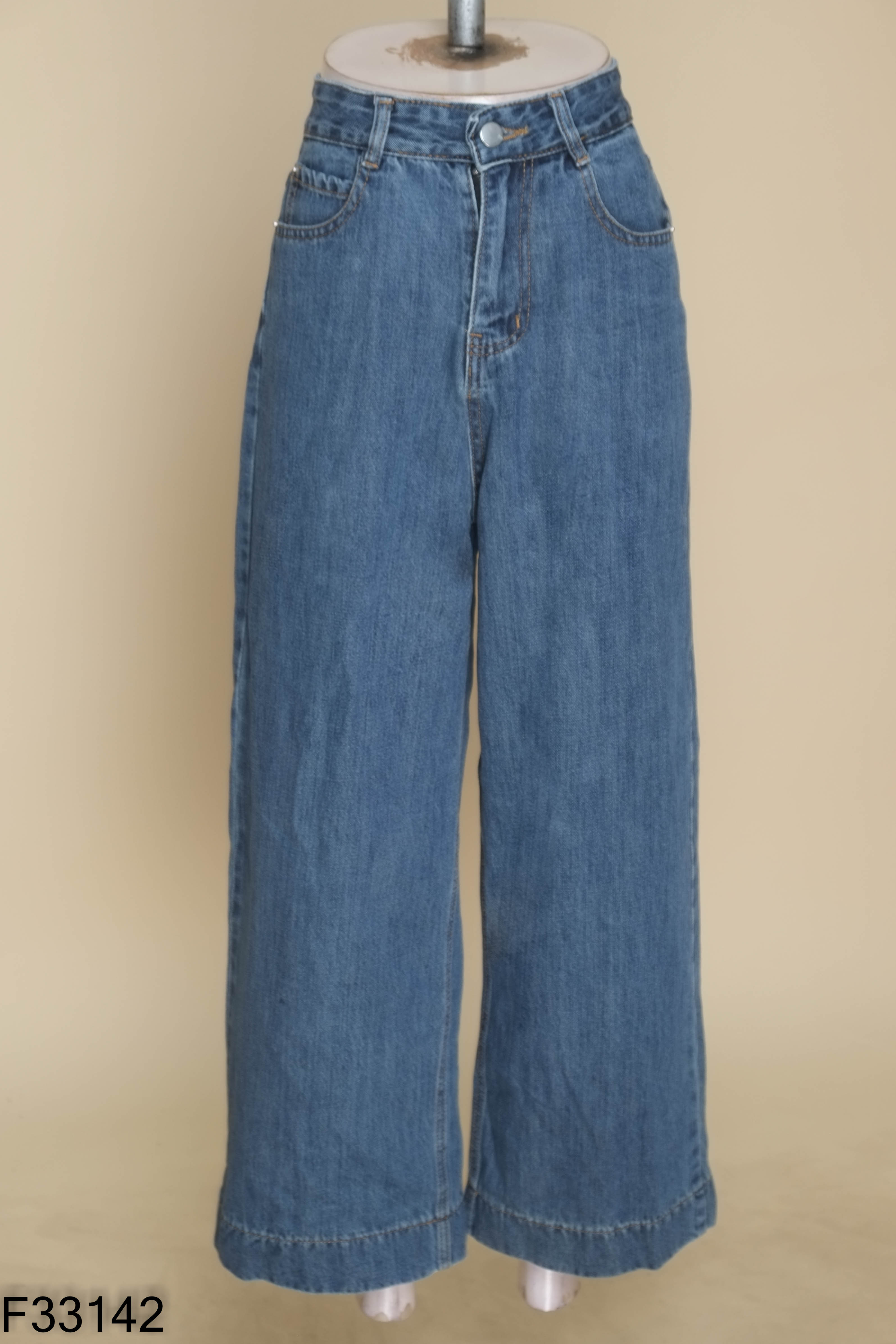 Quần jeans xanh suông