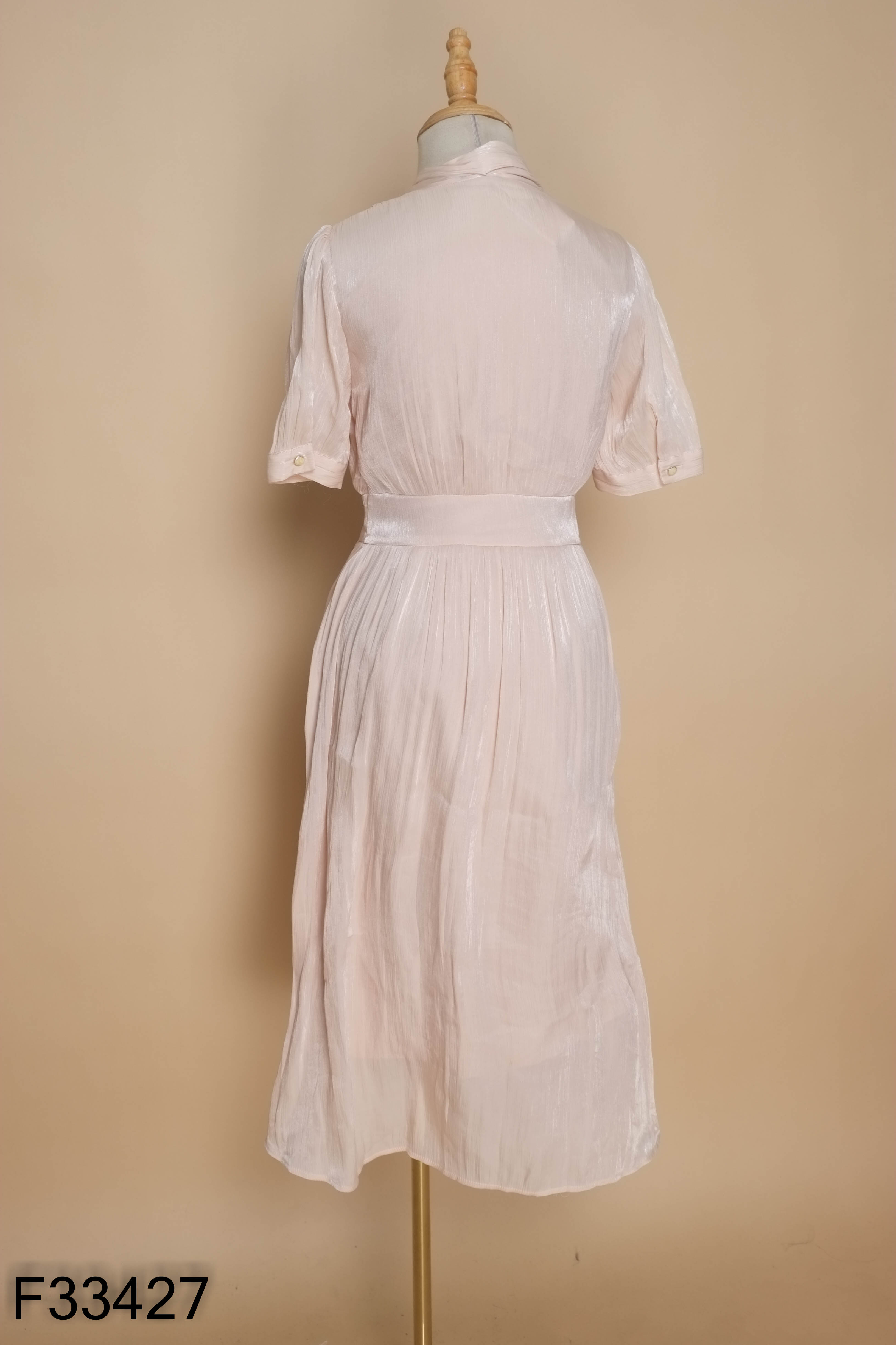 Váy organza be cổ V
