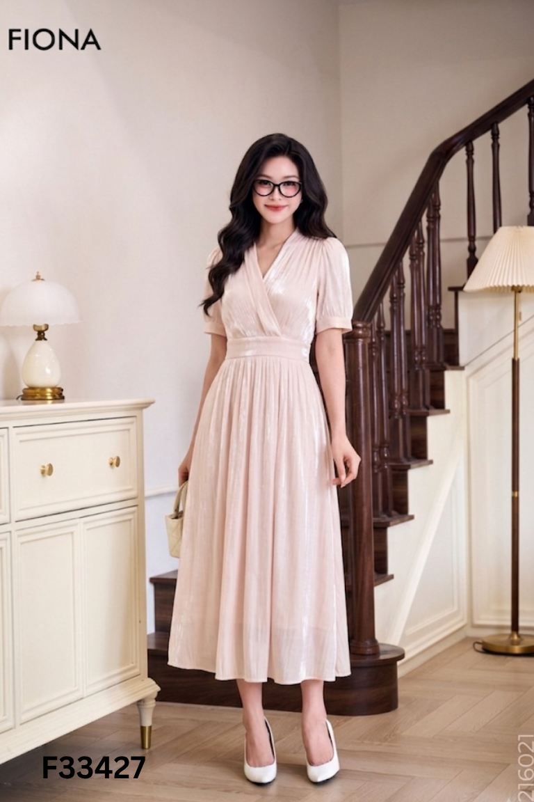 Váy organza be cổ V