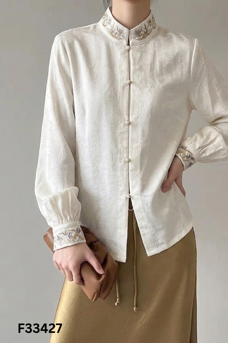 Áo be cổ thêu hoa