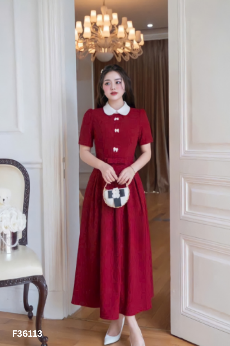 Váy đỏ phối cổ trắng