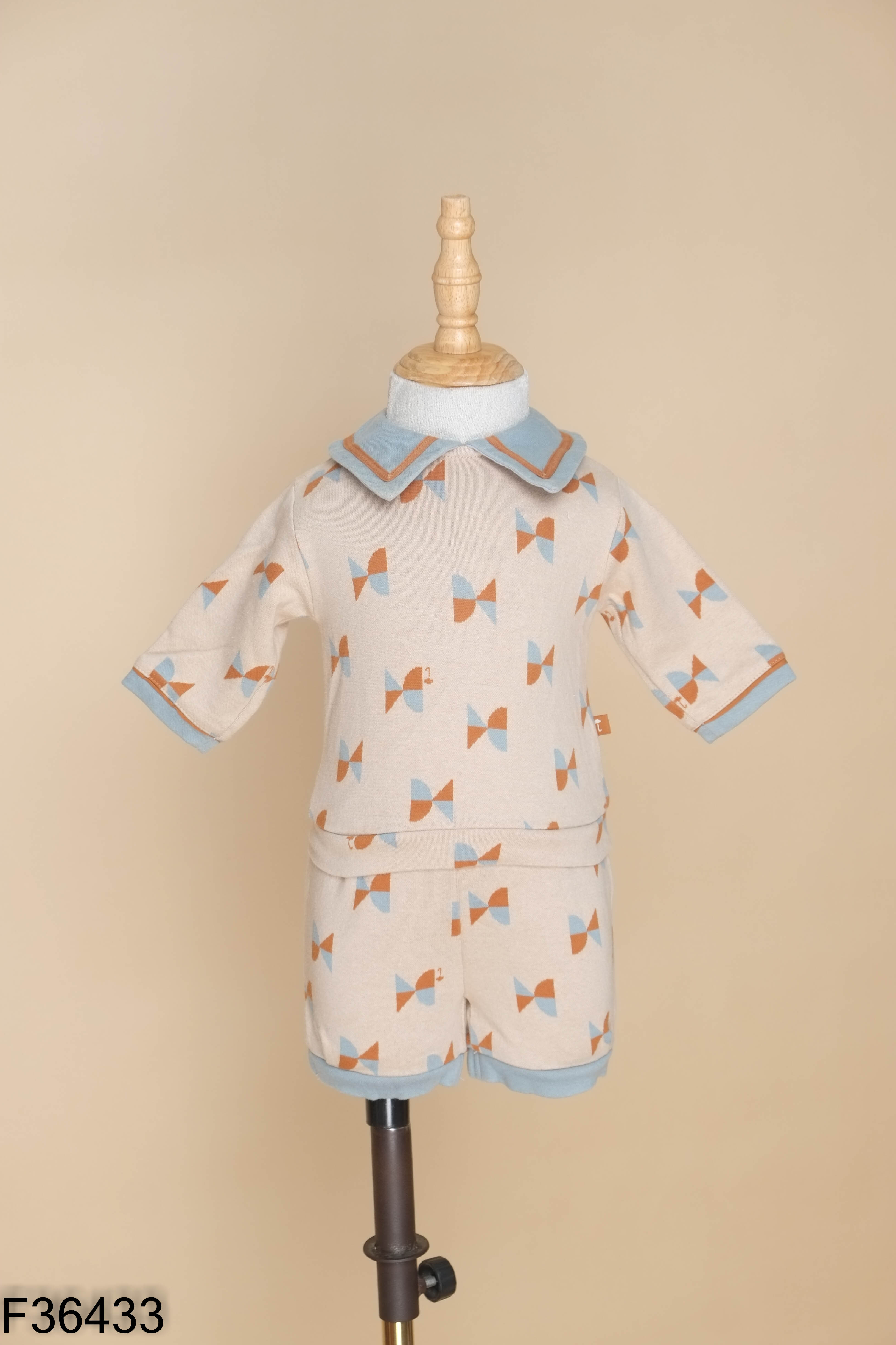 Set áo be cổ xanh + quần be họa tiết kids