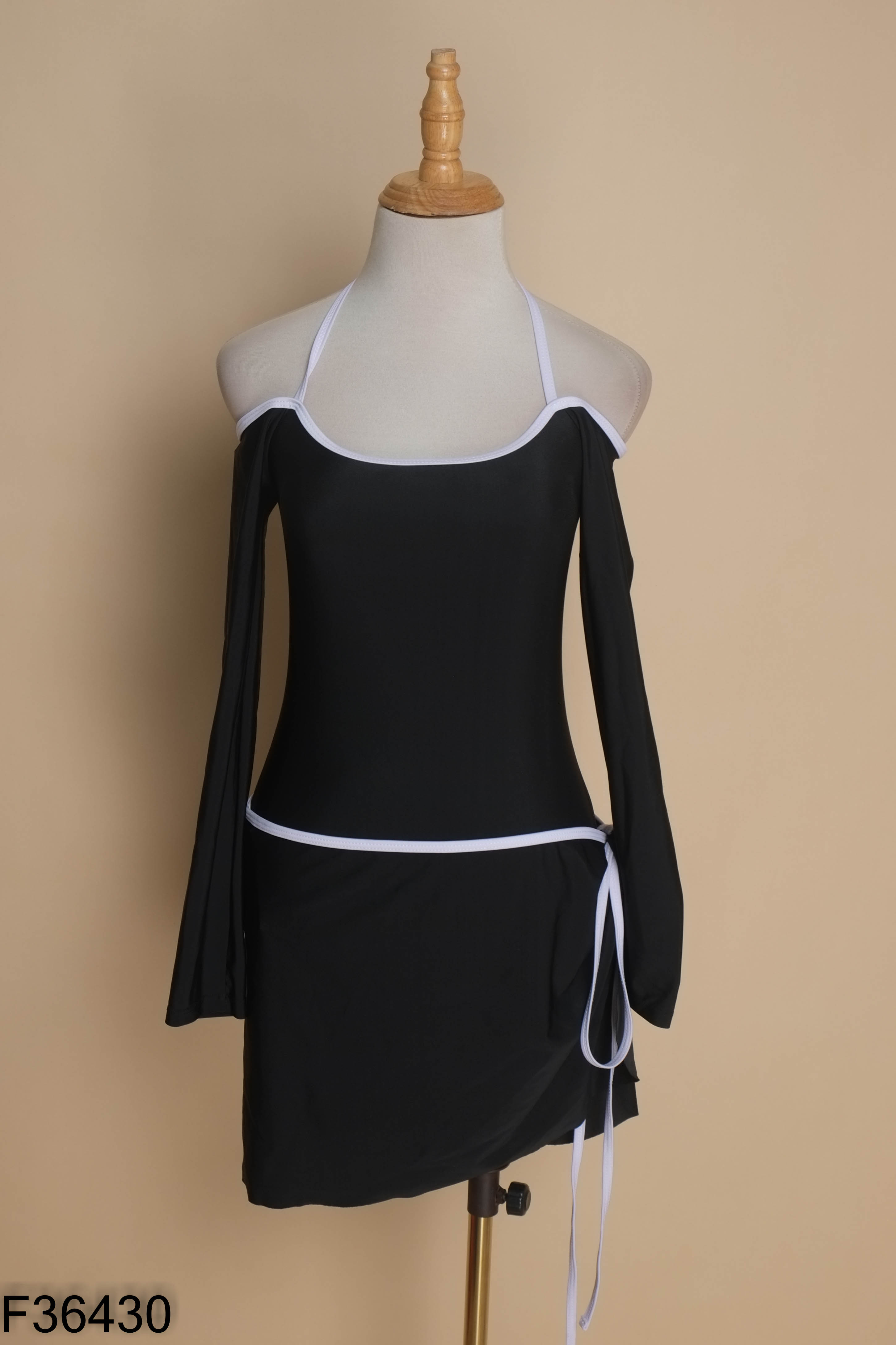 SET suits đen trễ vai tay dài+ choàng