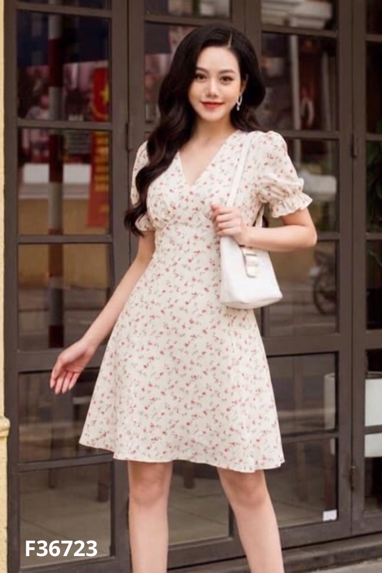 Váy be LÉP hoa đỏ cổ V