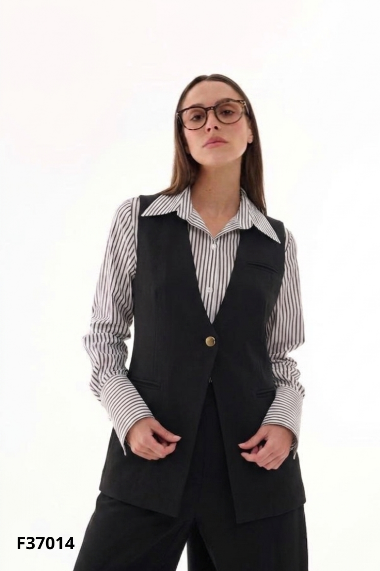 Set áo gile đen + áo sơ mi kẻ