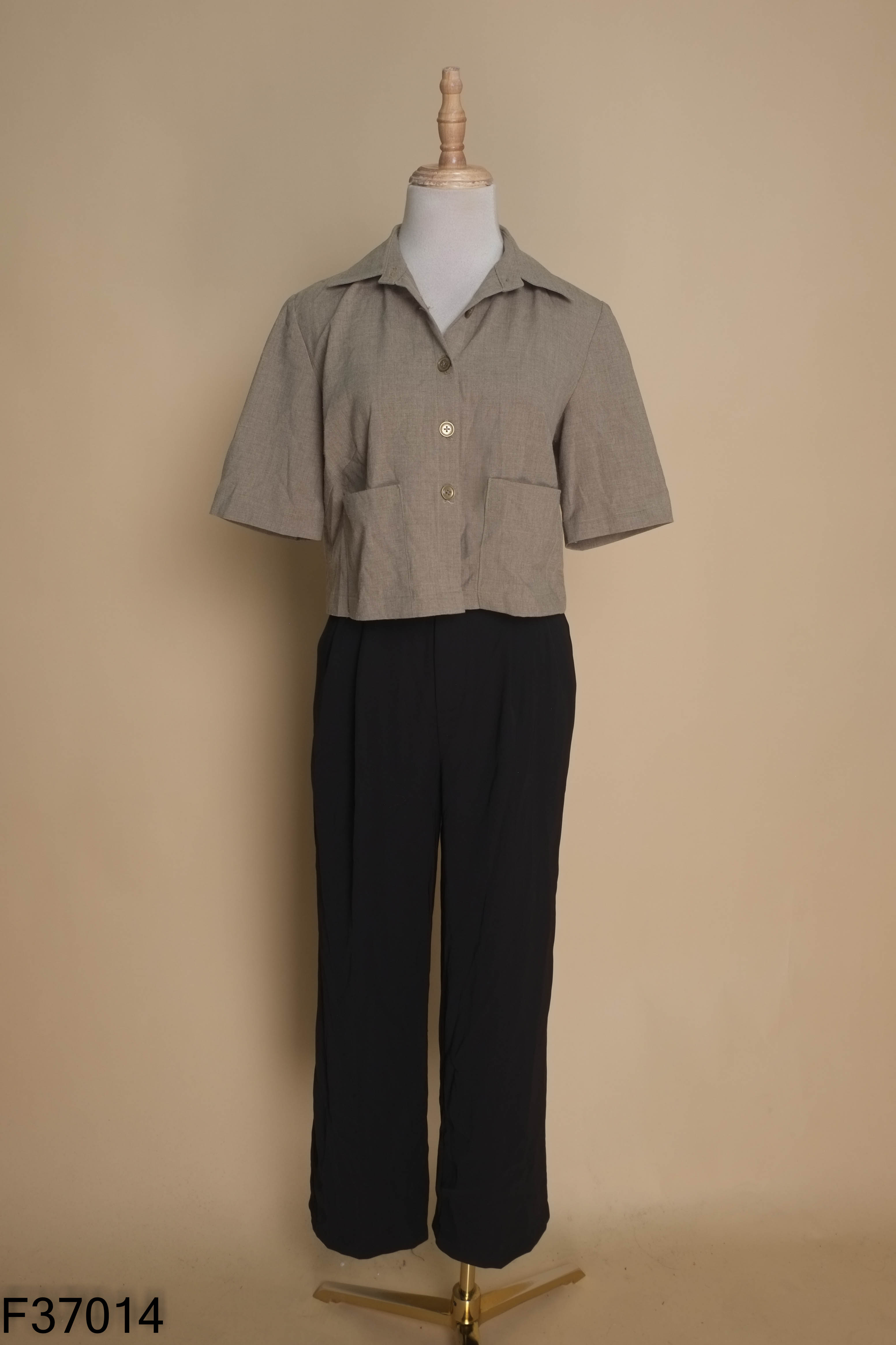 Set áo sơ mi xanh rêu + quần dài đen