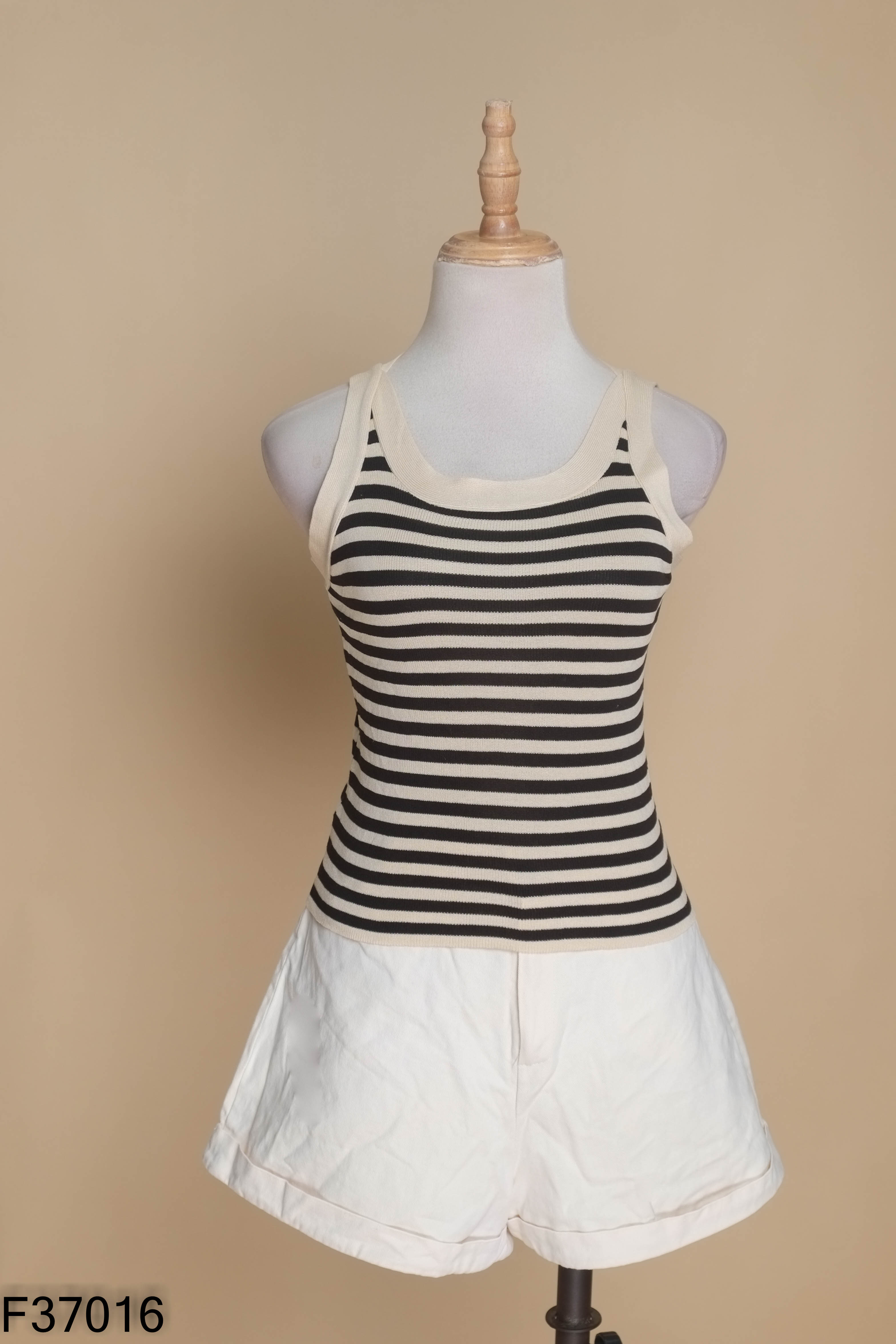 Set Áo be kẻ đen + quần shorts