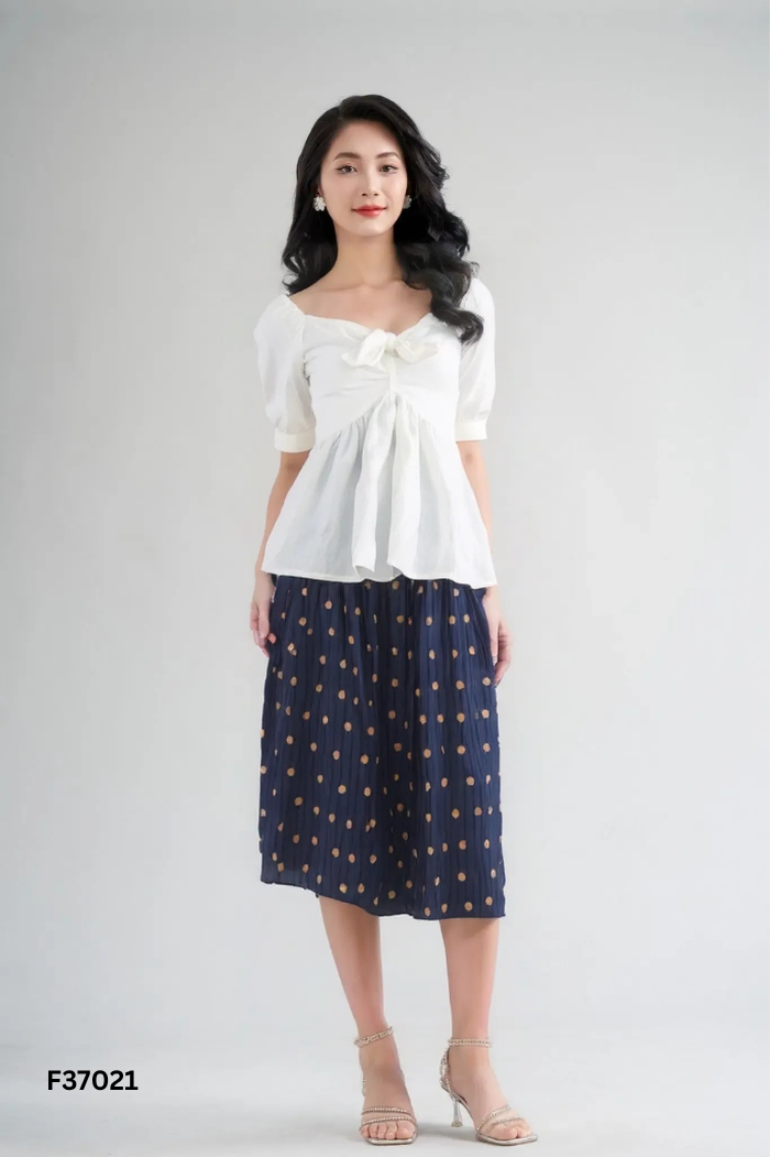 SET áo trắng kiểu + chân váy xanh than chấm bi