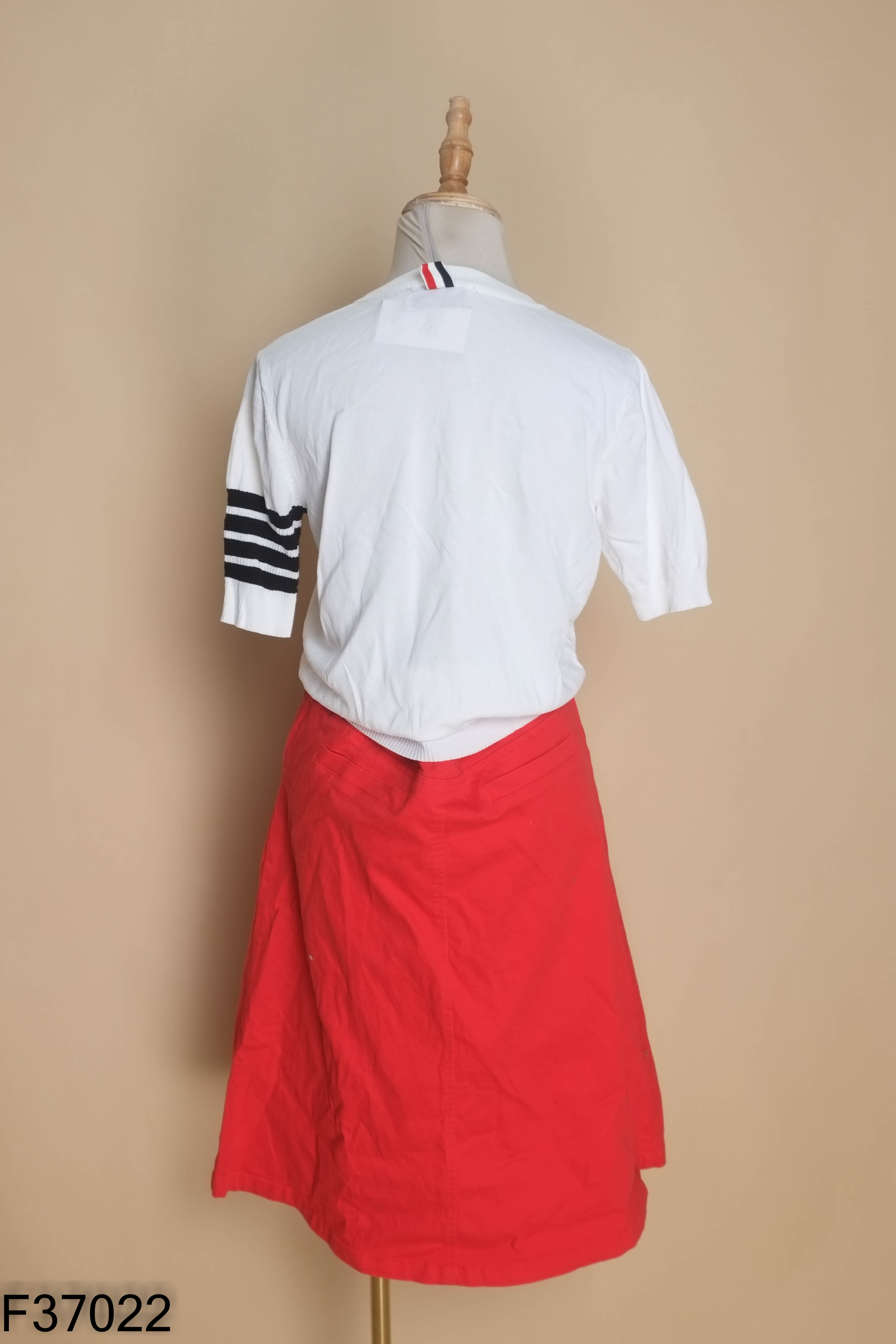 Set trắng THOM BROWNE+váy