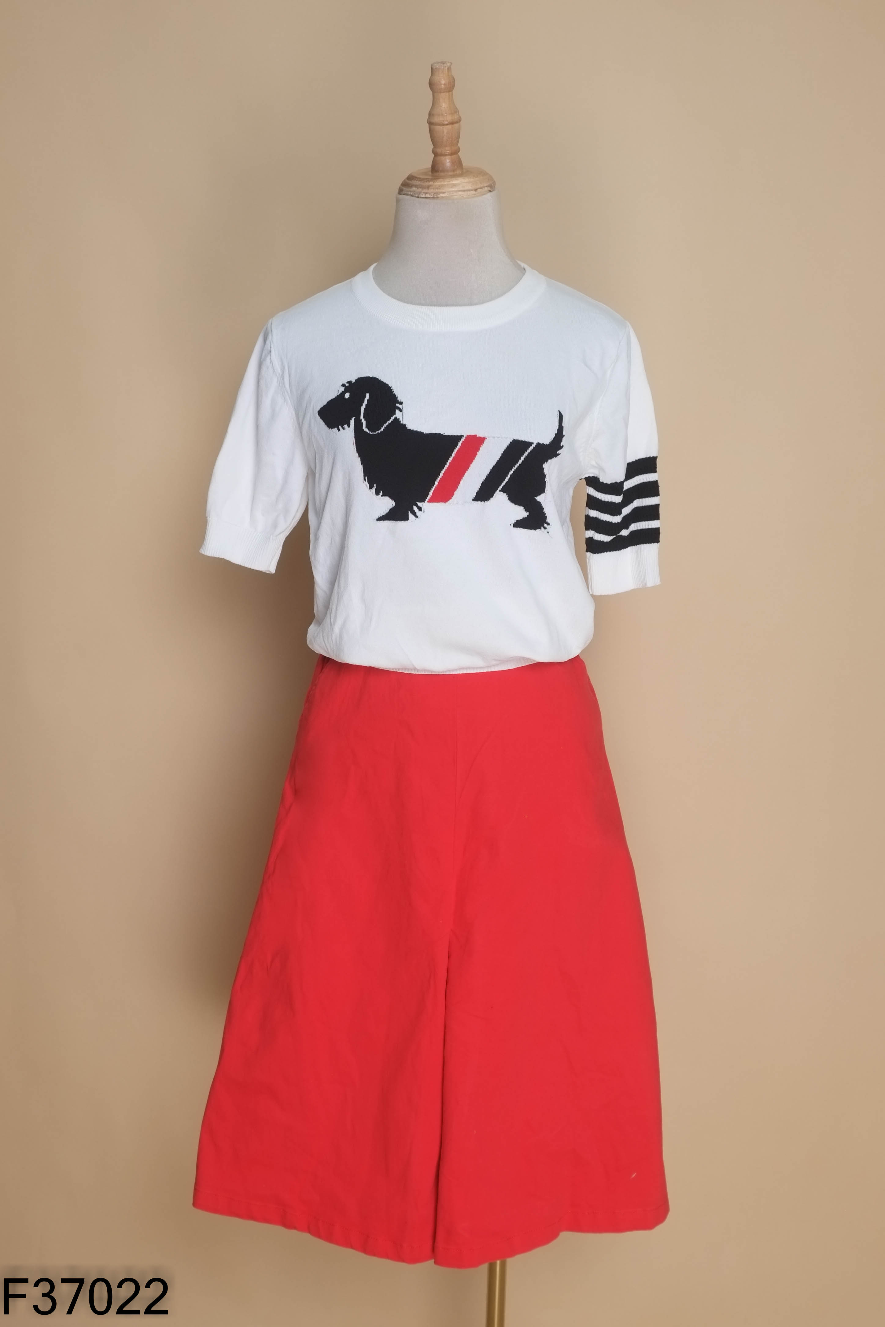 Set trắng THOM BROWNE+váy