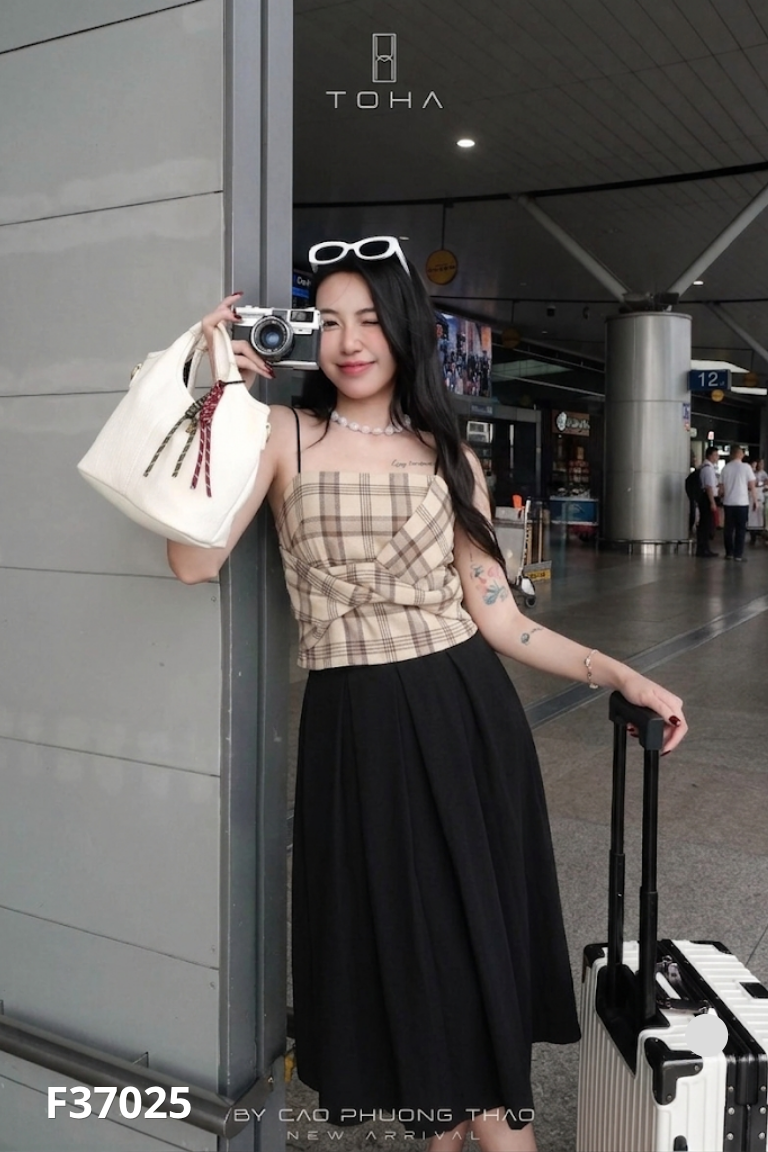 Set nâu kẻ+váy đen