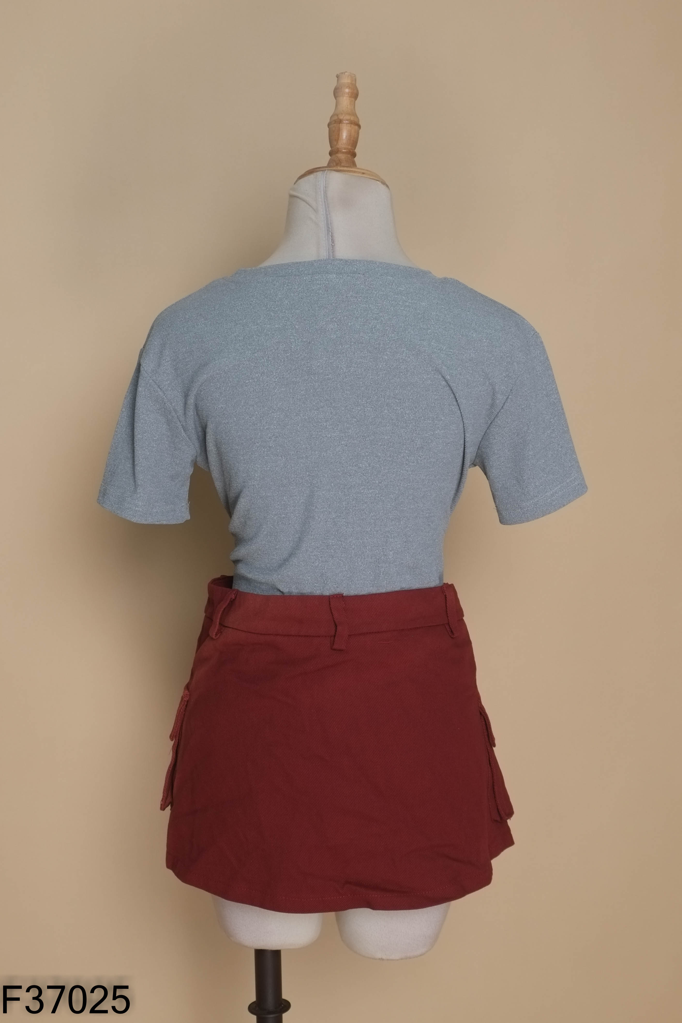 Set áo ghi+váy đỏ