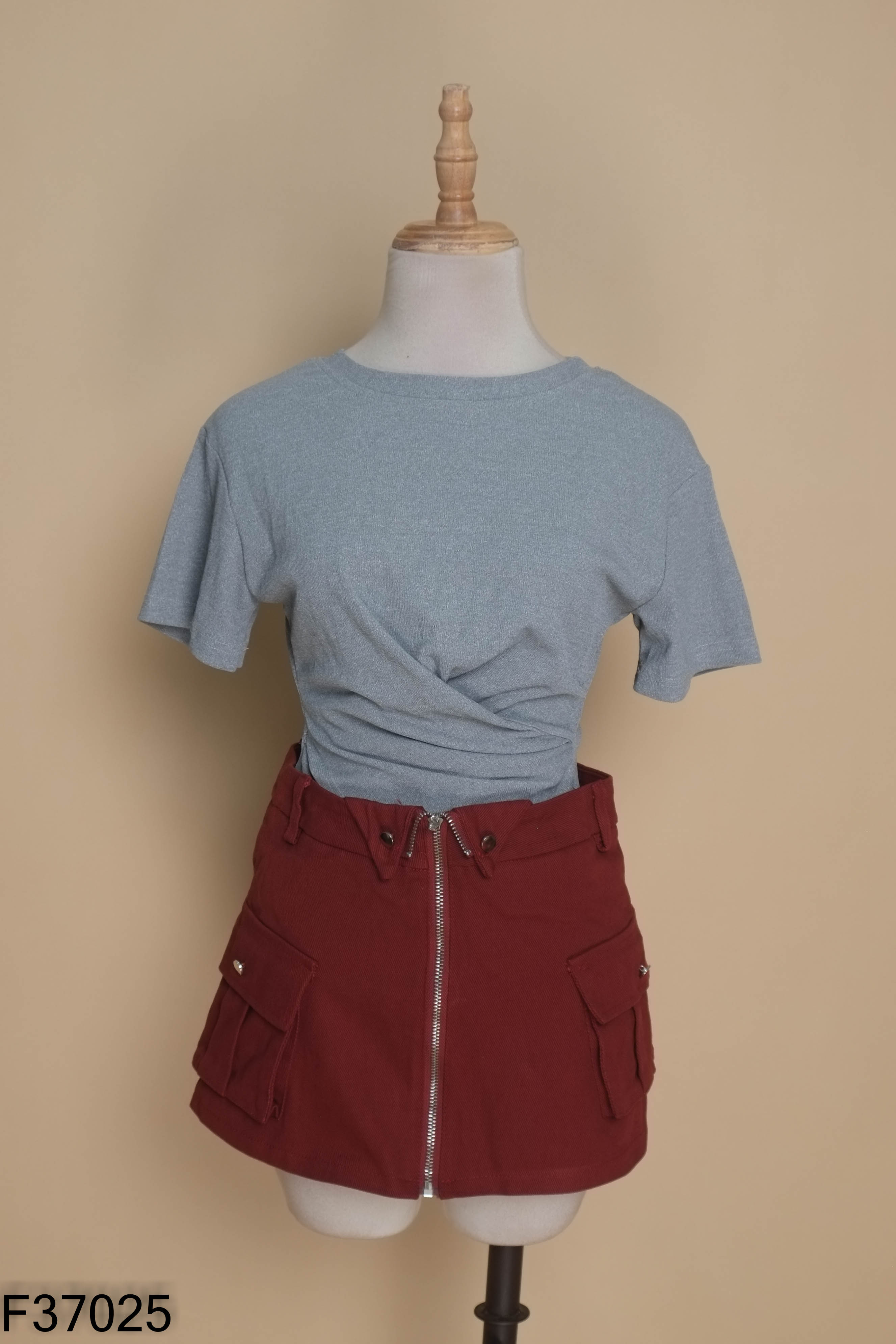 Set áo ghi+váy đỏ