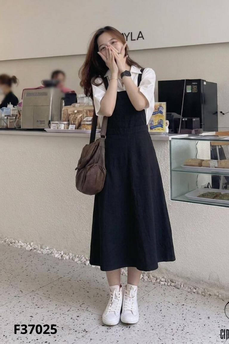 Váy cổ yếm đen COLZA