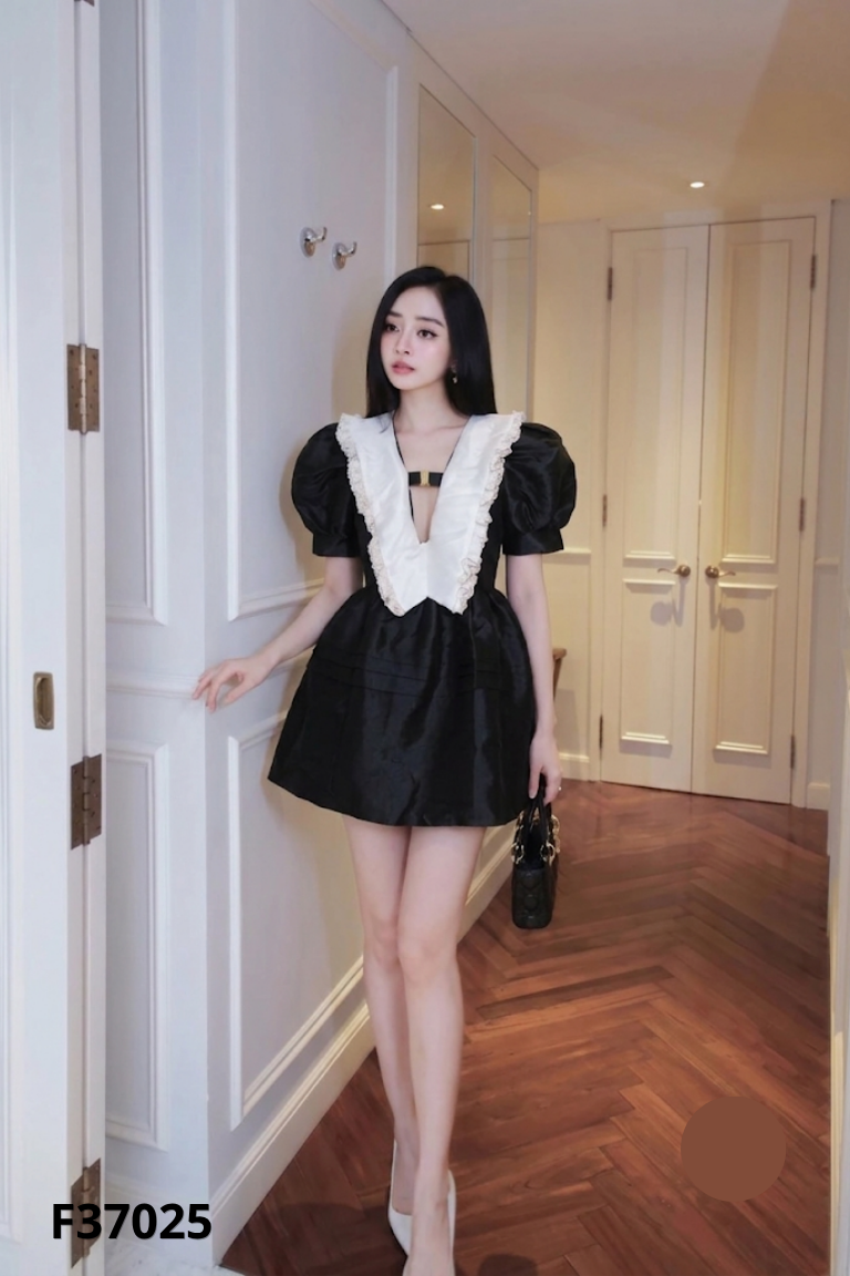 Váy đen phối cổ TẤM BY HHNA bồng