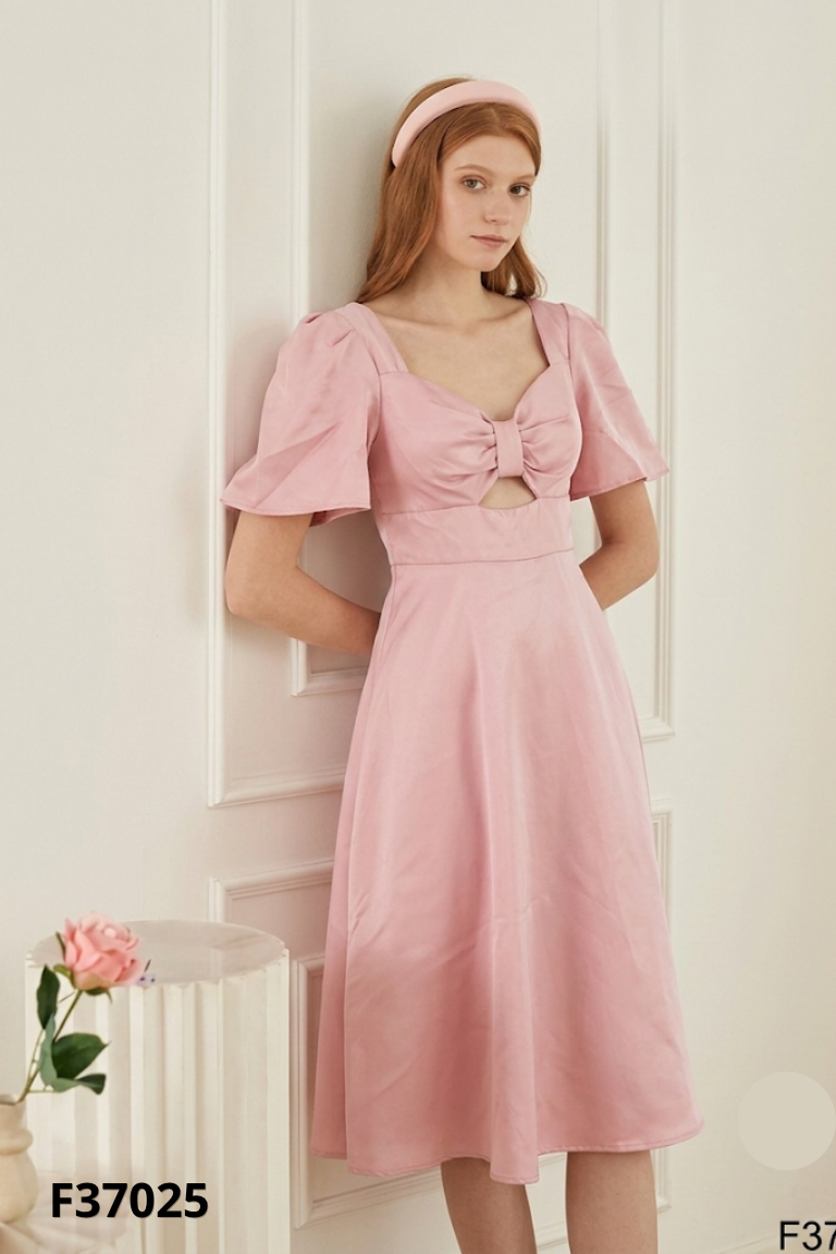 Váy hồng QUEEN cúc ngọc