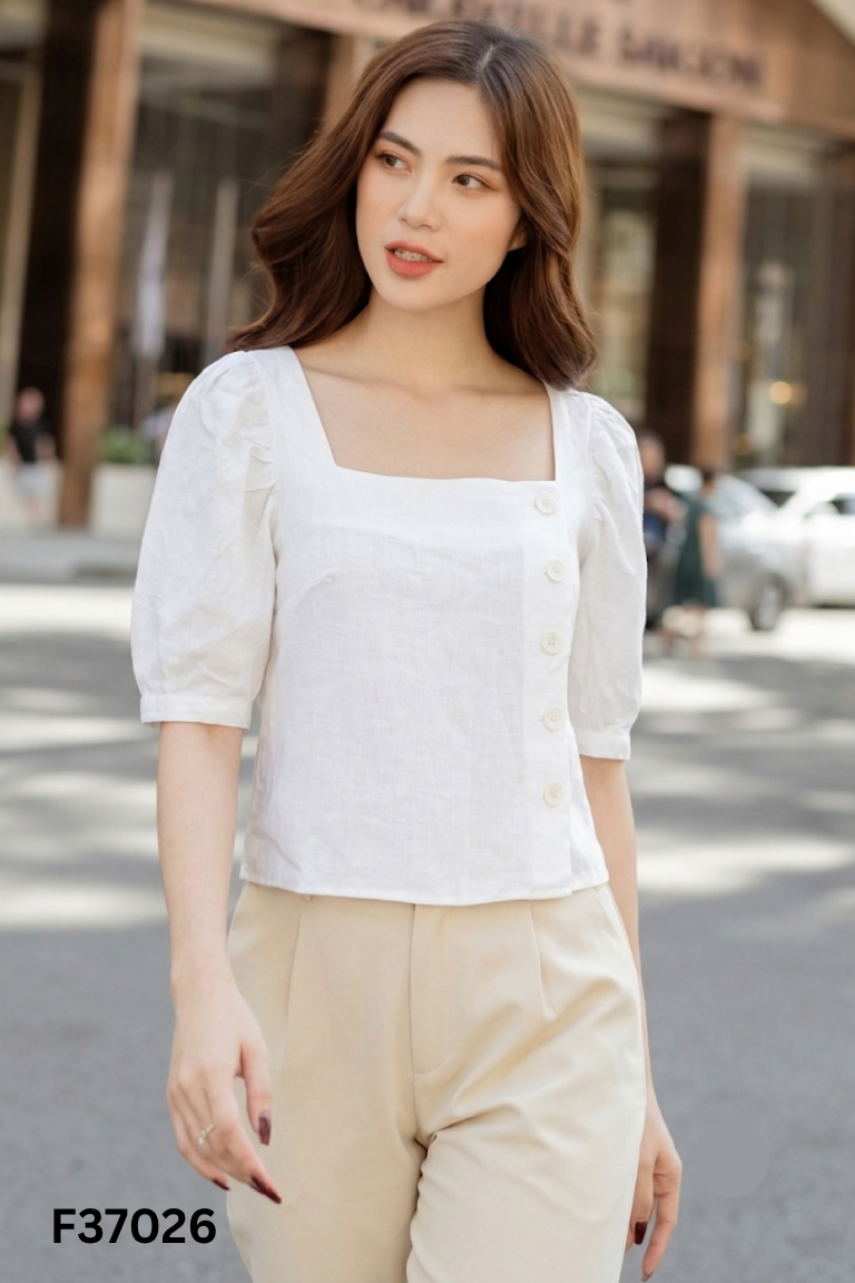 Áo kiểu trắng cổ vuông