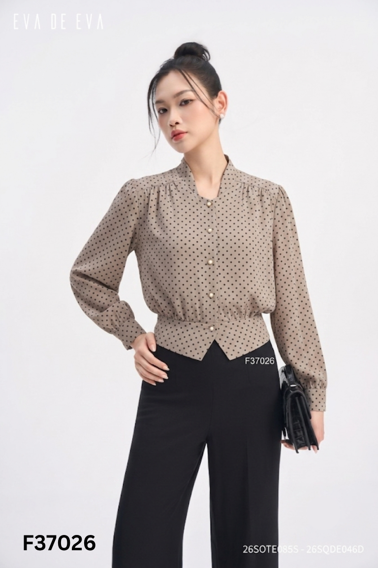 Áo xám chấm bi đen