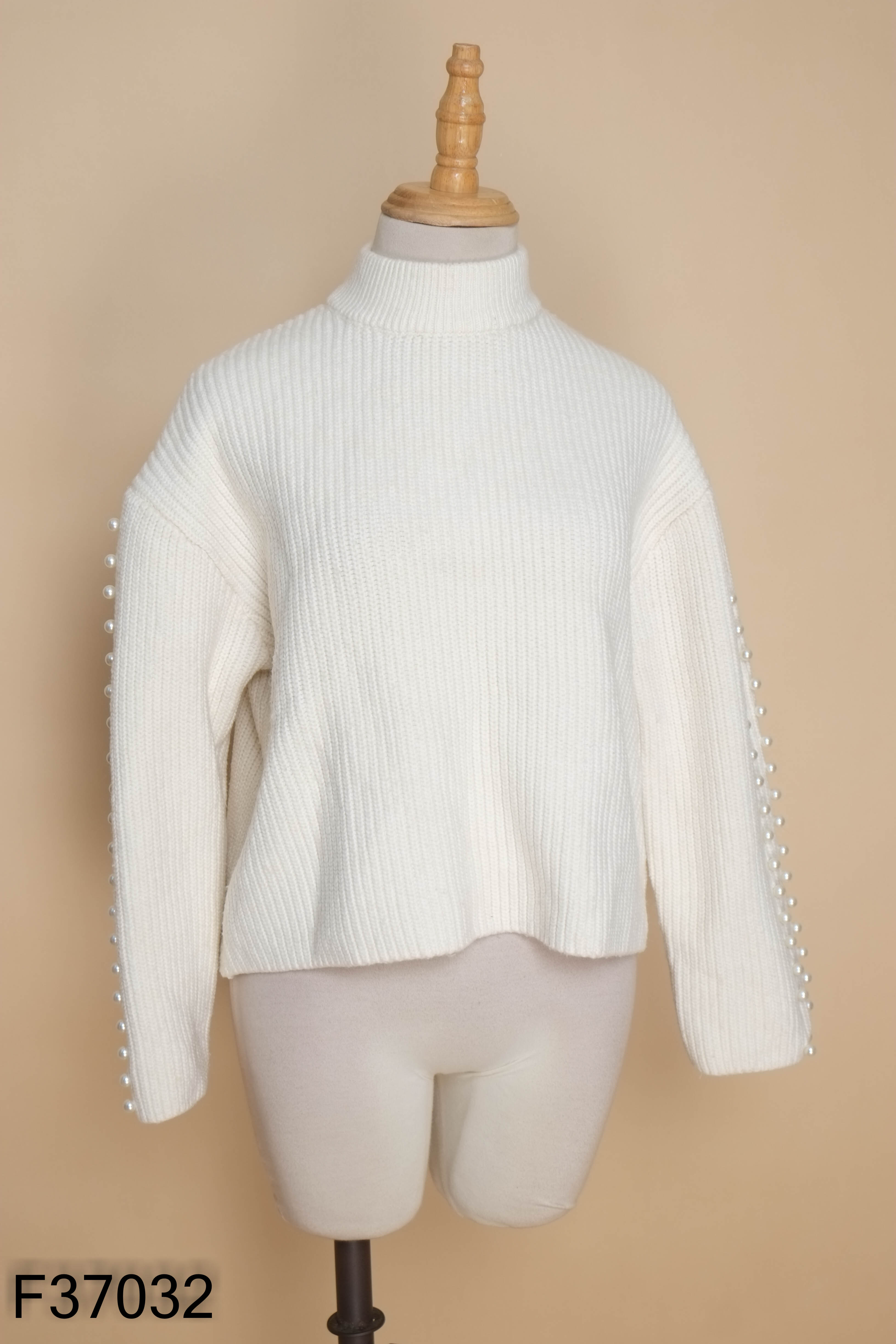 Áo len kem đính ngọc tay H&M