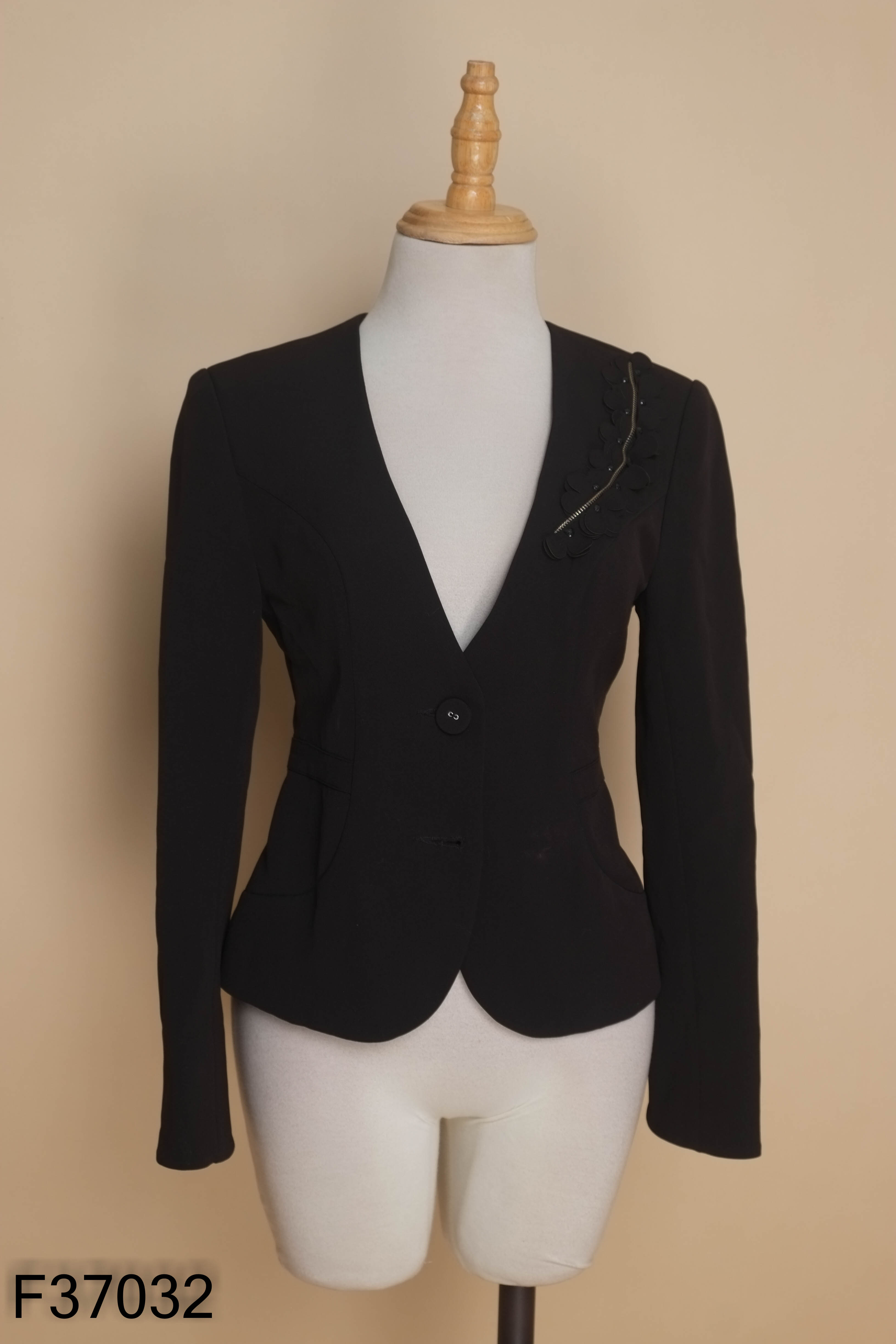 Áo vest nữ đen FIONA họa tiết