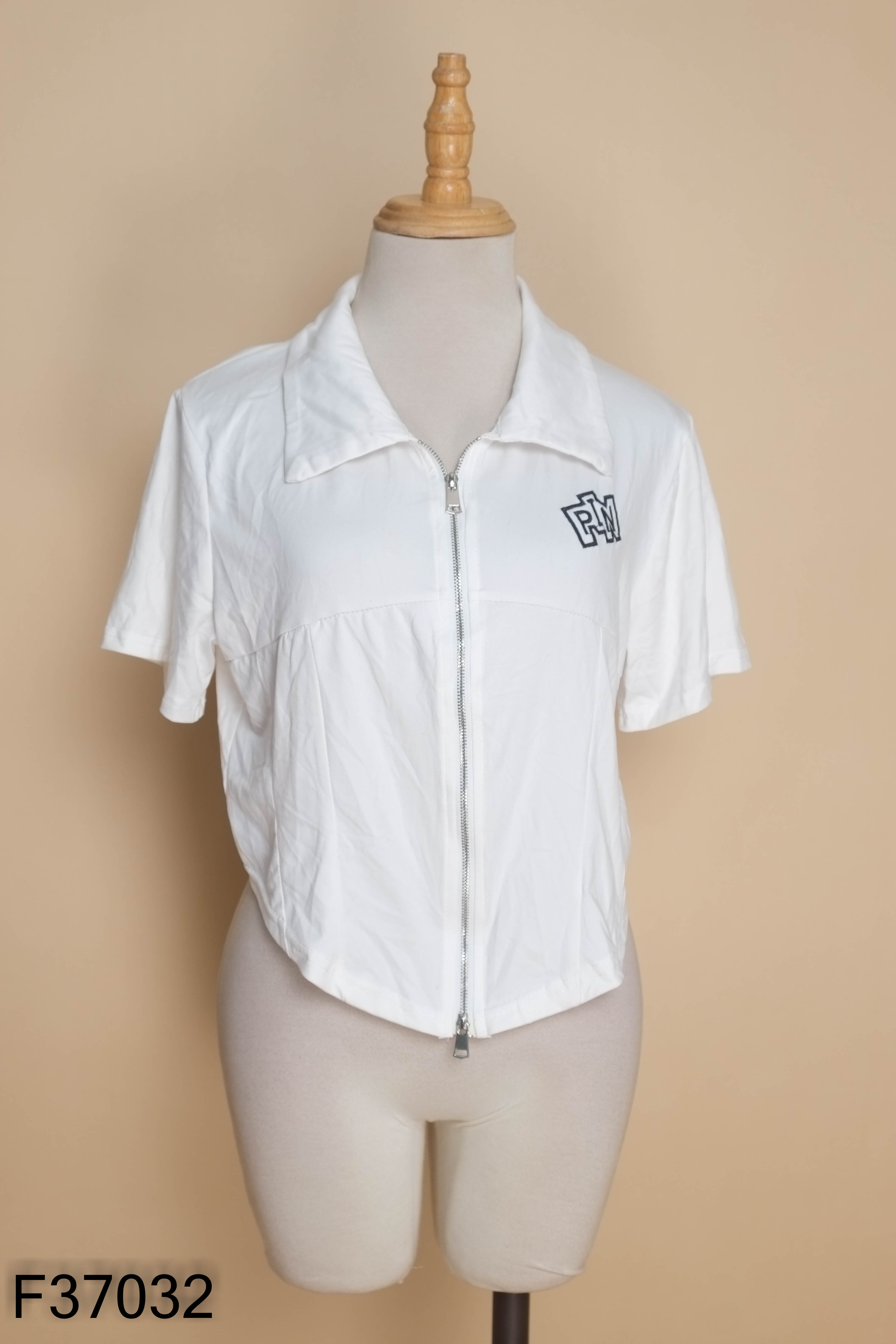 Áo polo trắng khóa kéo