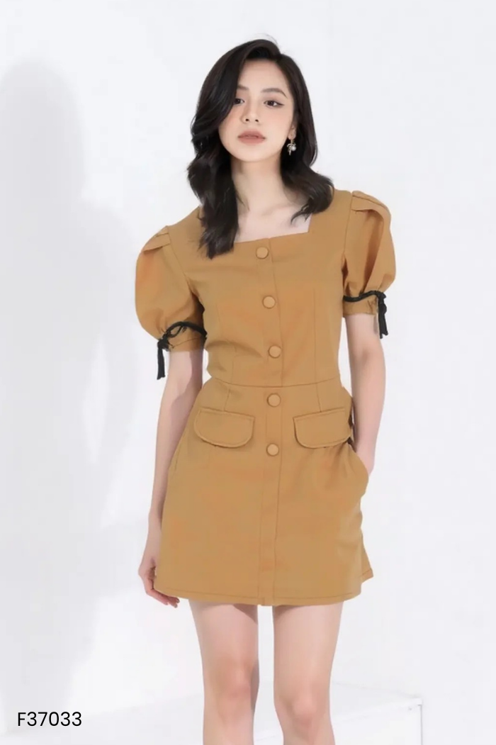 Váy nâu phối cúc cổ vuông