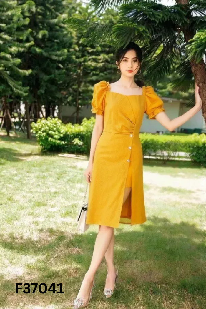 Váy nâu vàng TWENTY FIVE cổ vuông