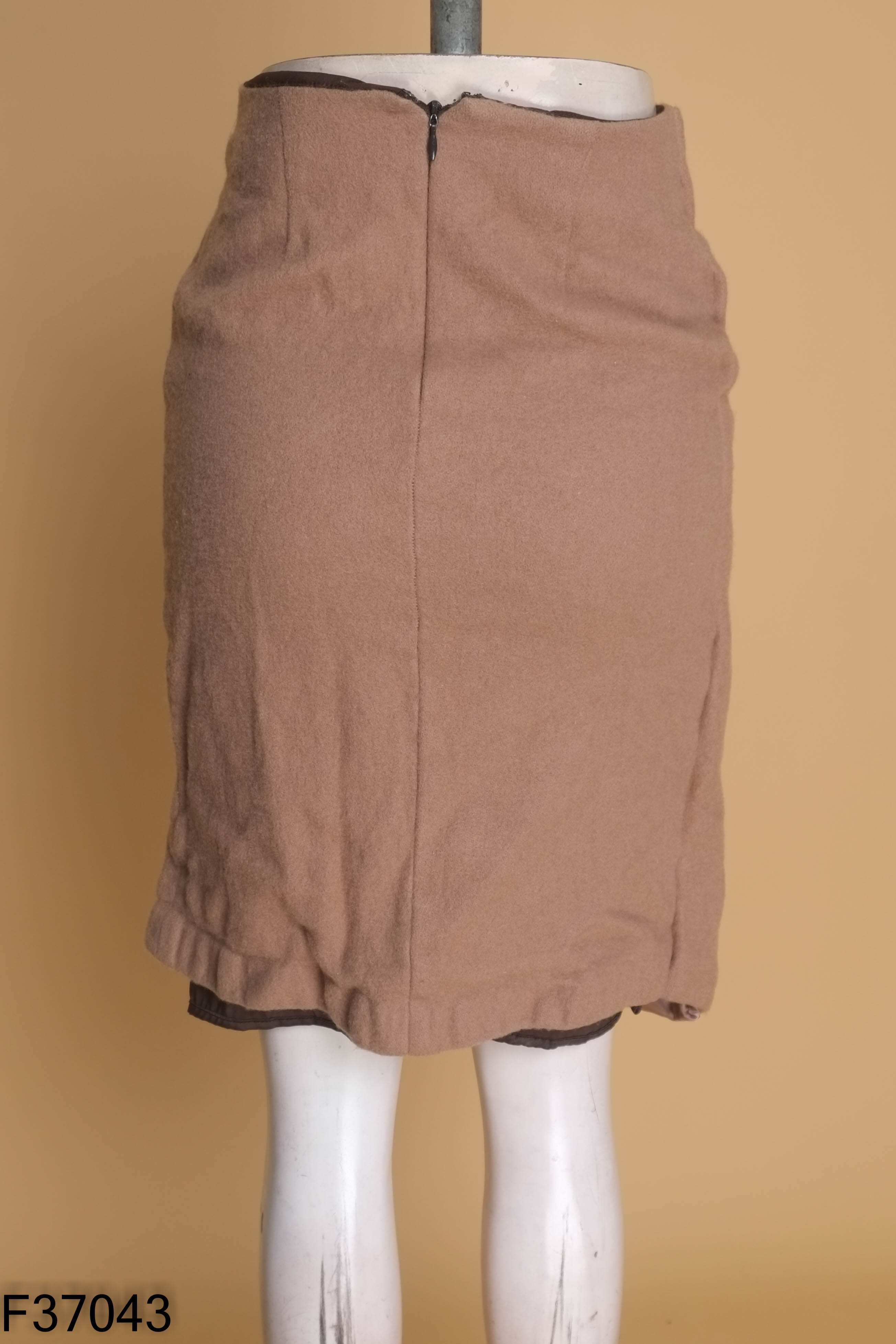 Chân váy nâu dáng nhỡ