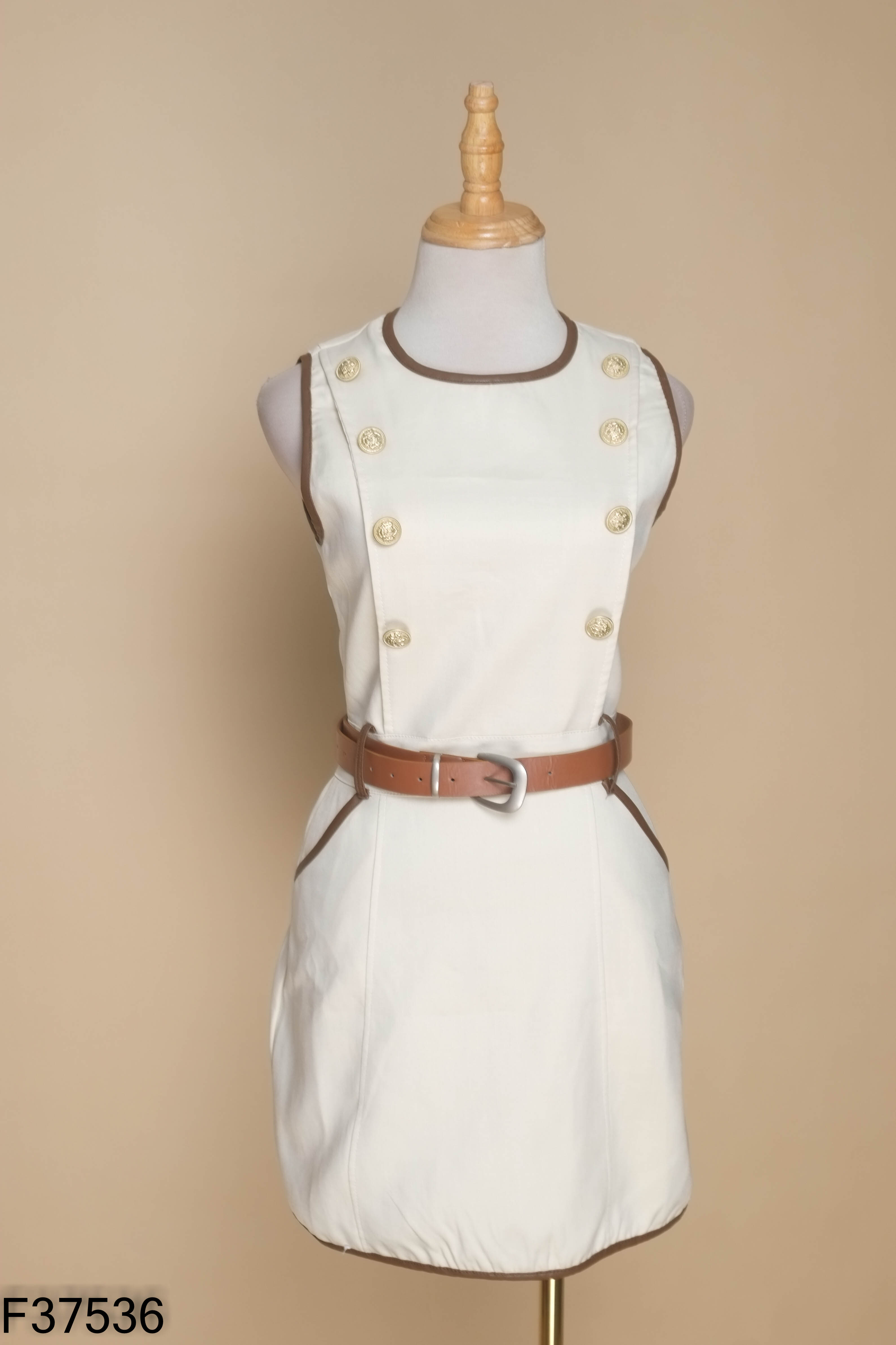 Váy đai be viền nâu cúc đồng