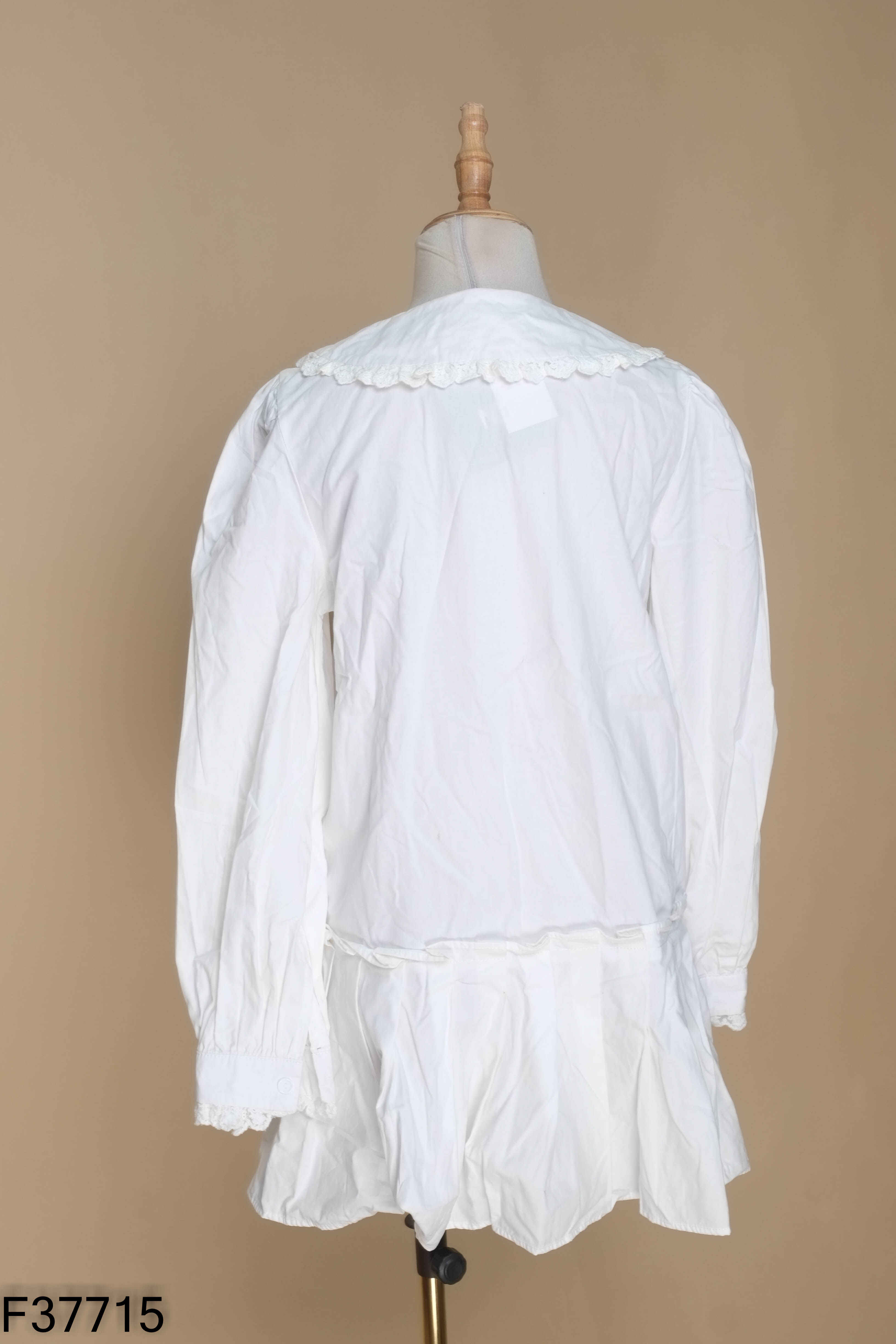 Váy ND trắng cổ bèo