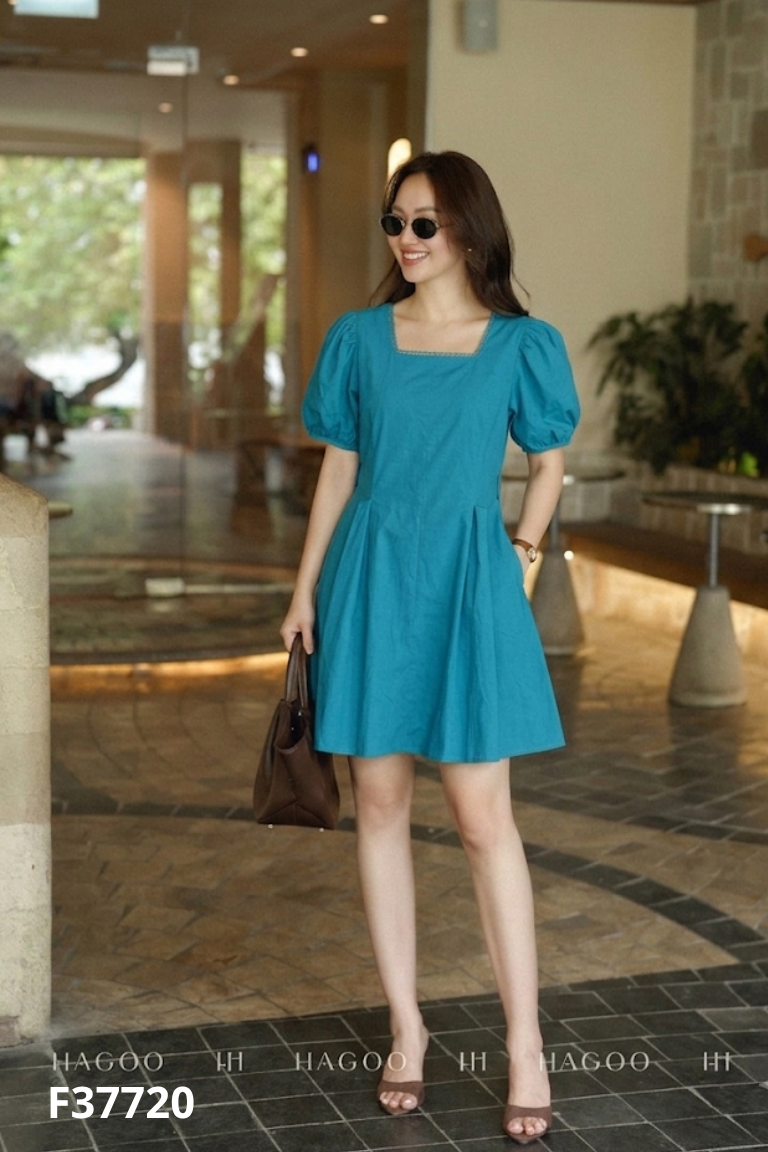 Váy xanh trơn cổ vuông tay phồng