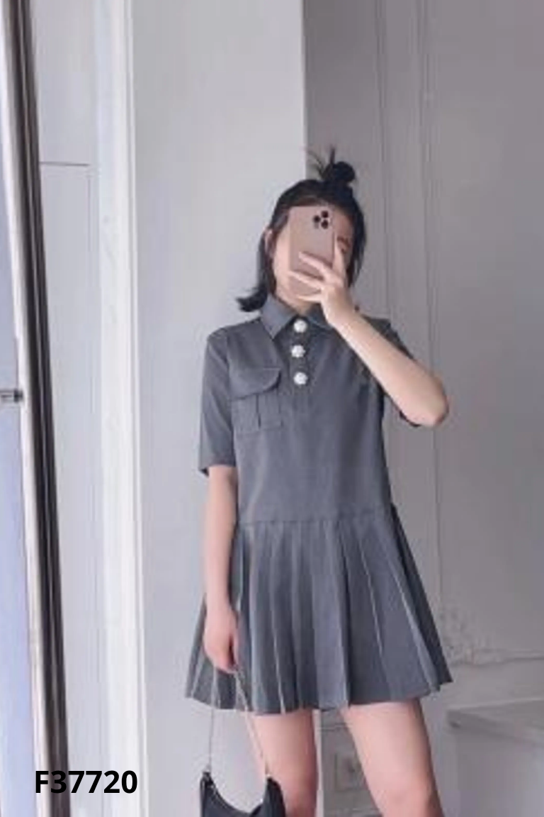 Váy xám ghi trơn gấp ly