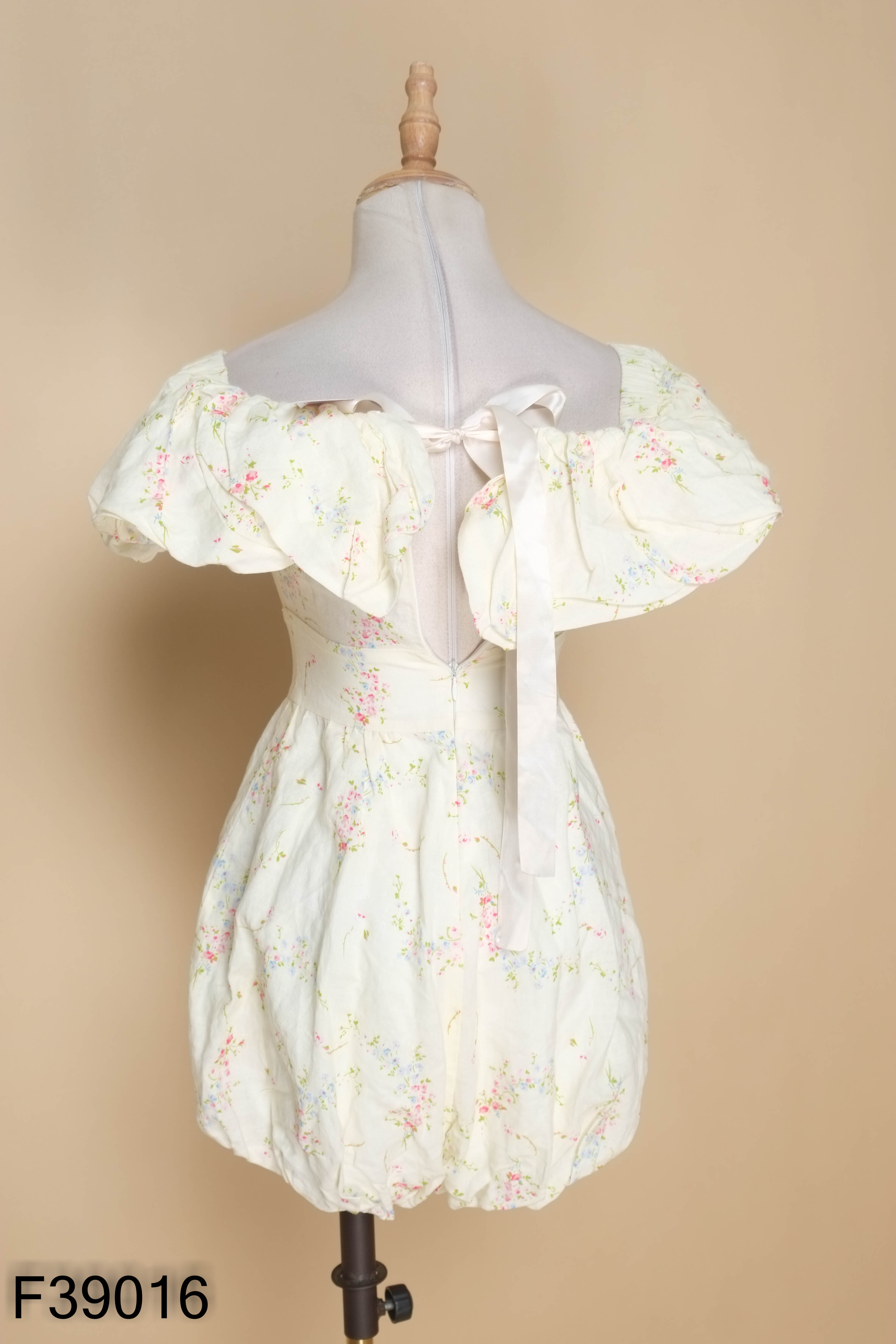 Jumpsuits linen vàng hoa trễ vai