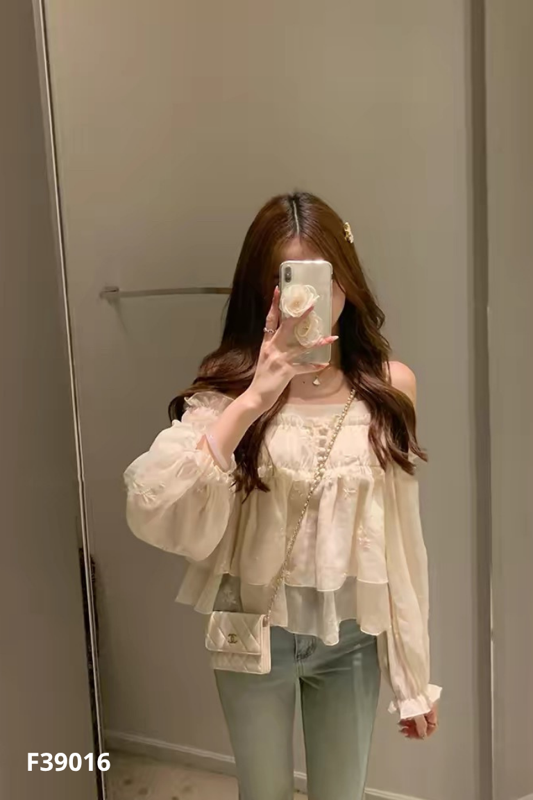 Áo be rớt vai thêu hoa