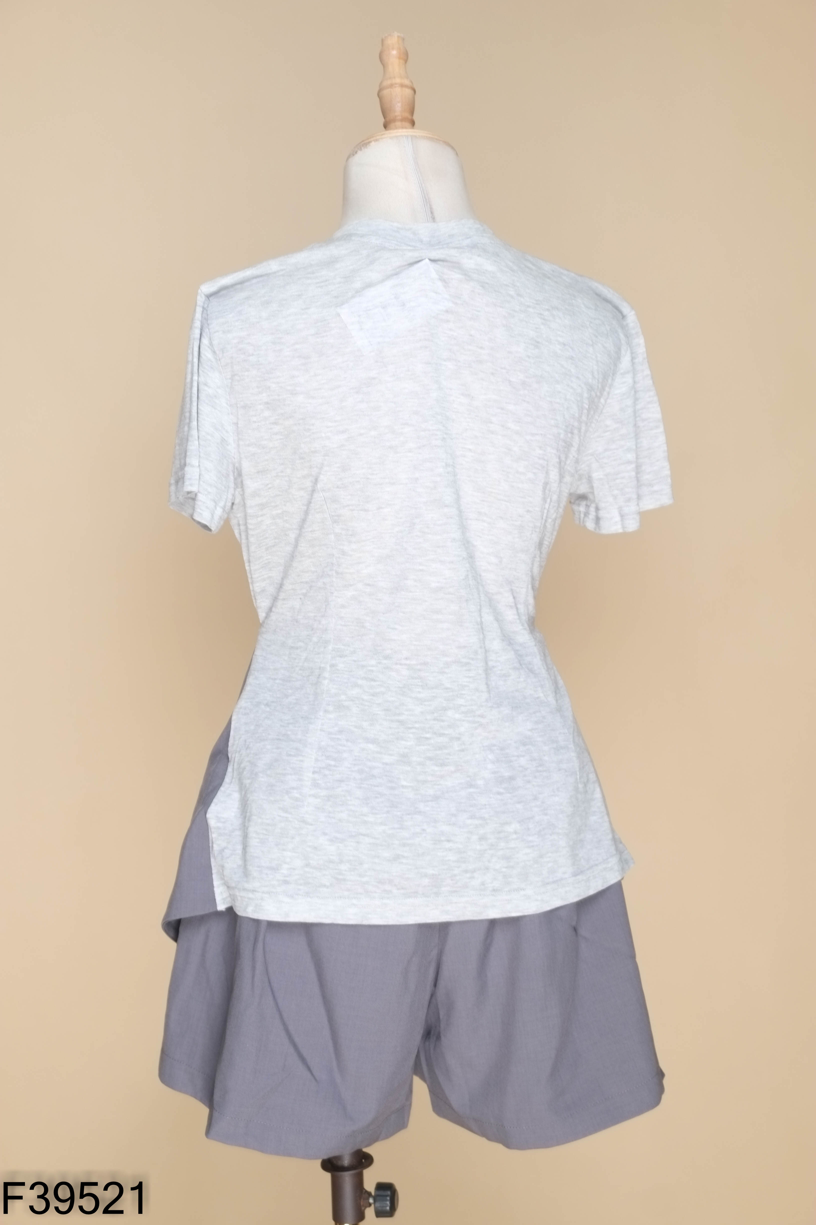 Set xám áo kiểu + quần shorts