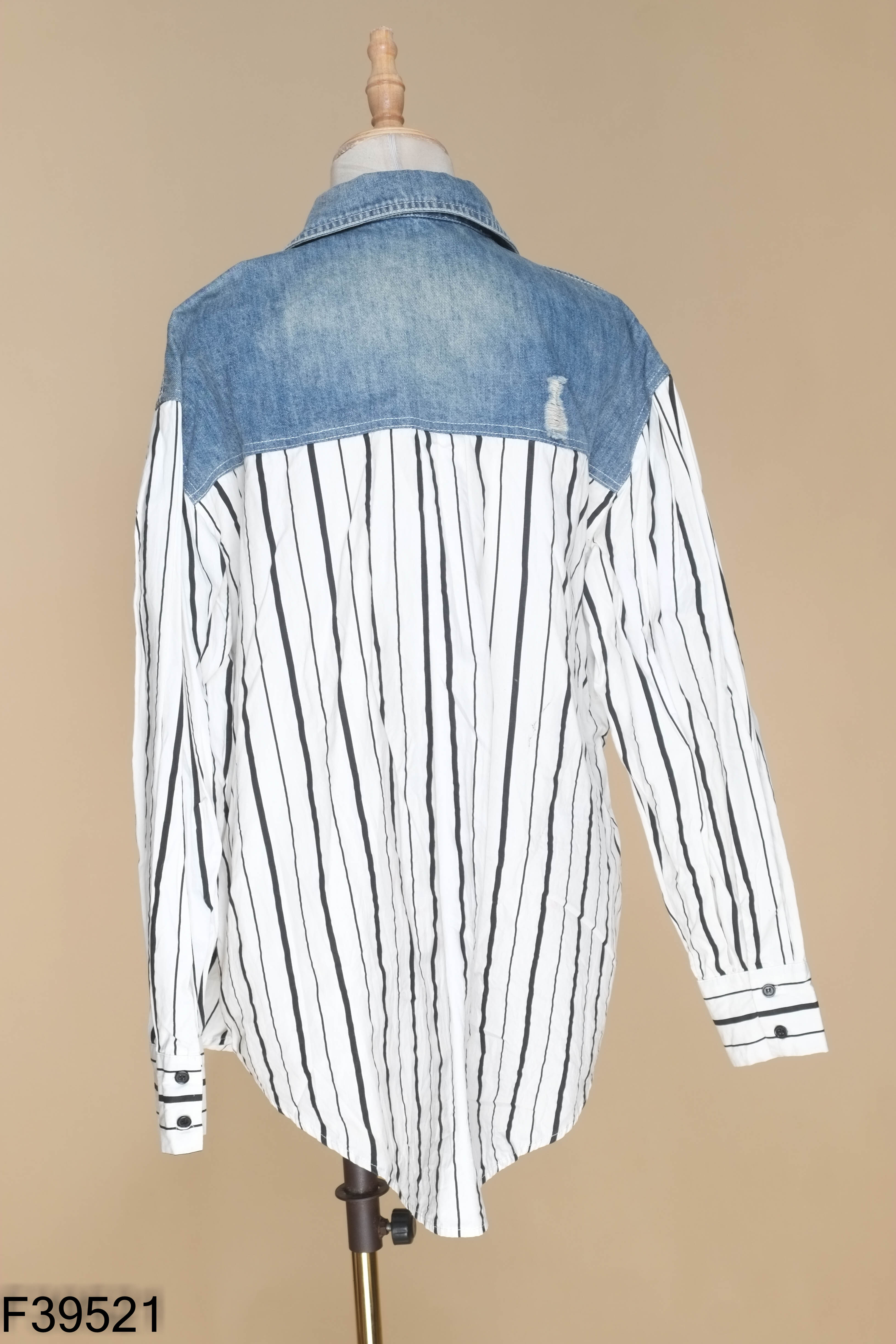 Áo jeans xanh phối trắng sọc