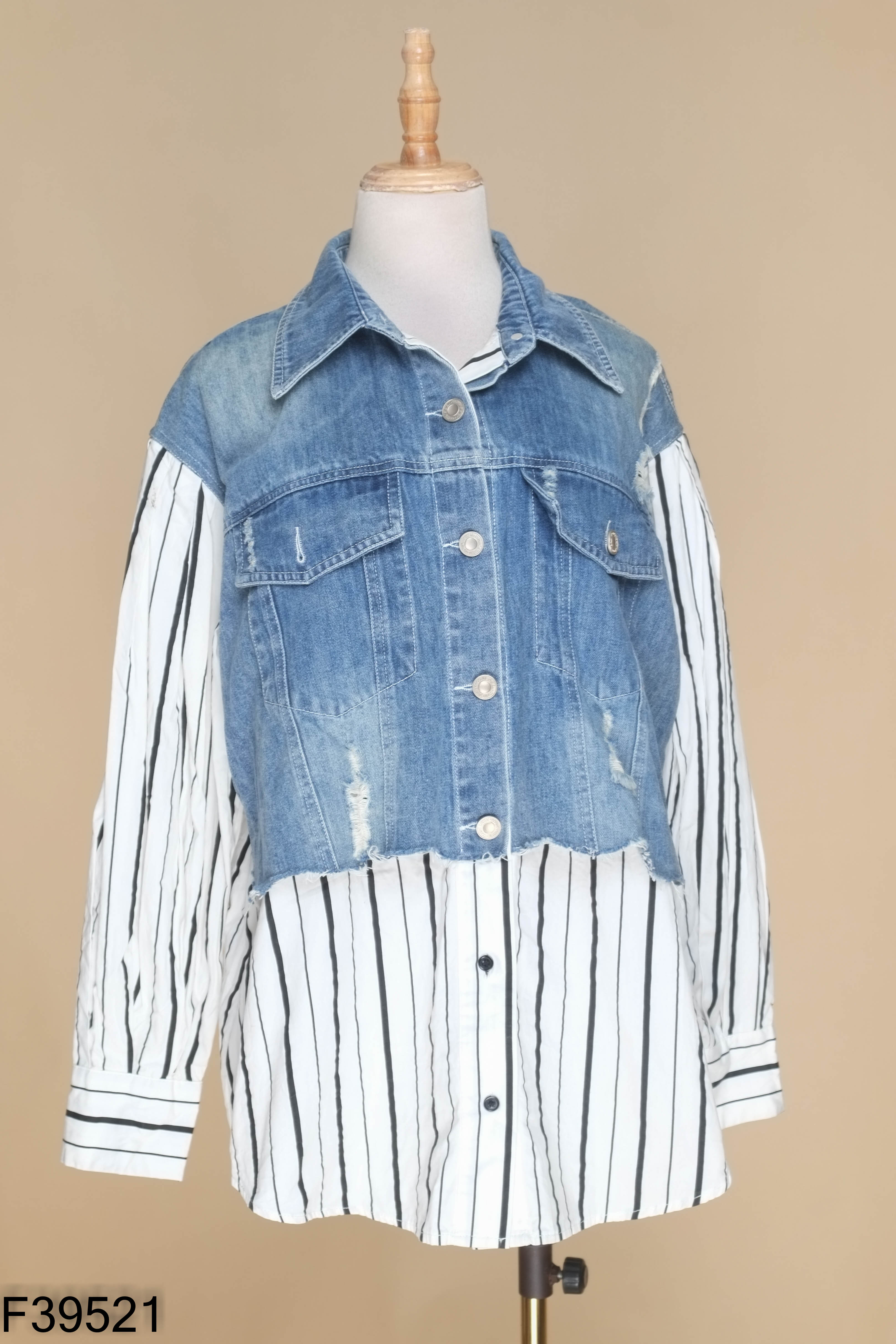 Áo jeans xanh phối trắng sọc