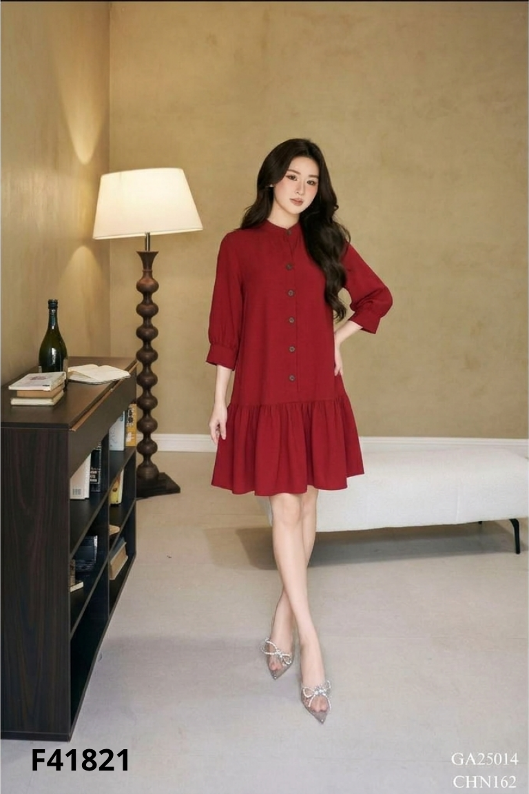 Váy đỏ TIIN cúc gỗ