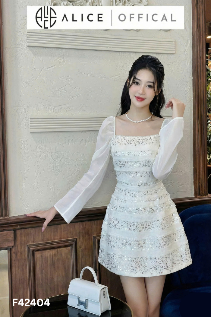 Váy be đính cườm tay voan