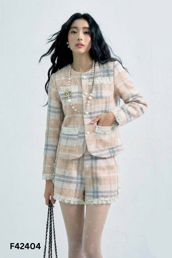 Set Áo dạ be kẻ cúc ngọc + quần shorts